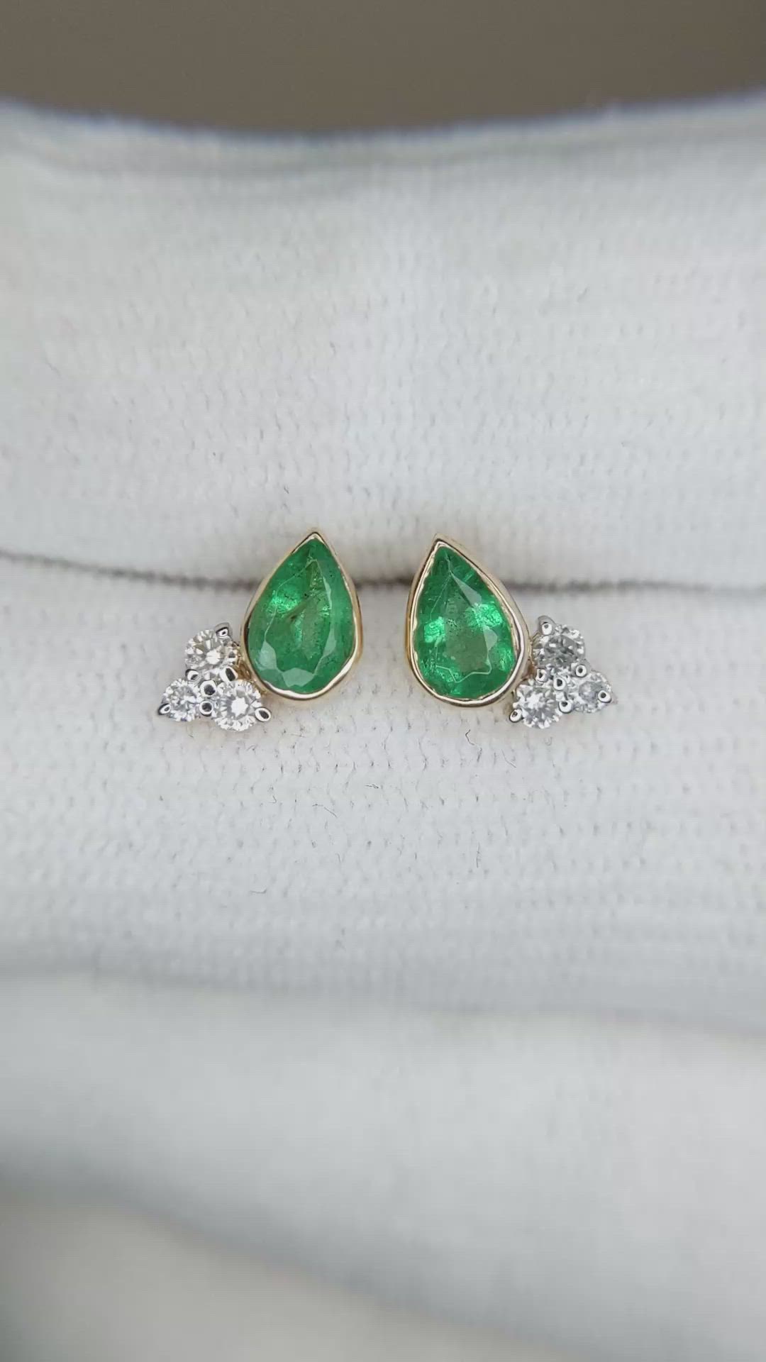 0.70&nbsp;Ct.Tw.Total Carat Weight Emerald and Natural Diamond Studs Earrings, 14K Yellow Gold Size Video