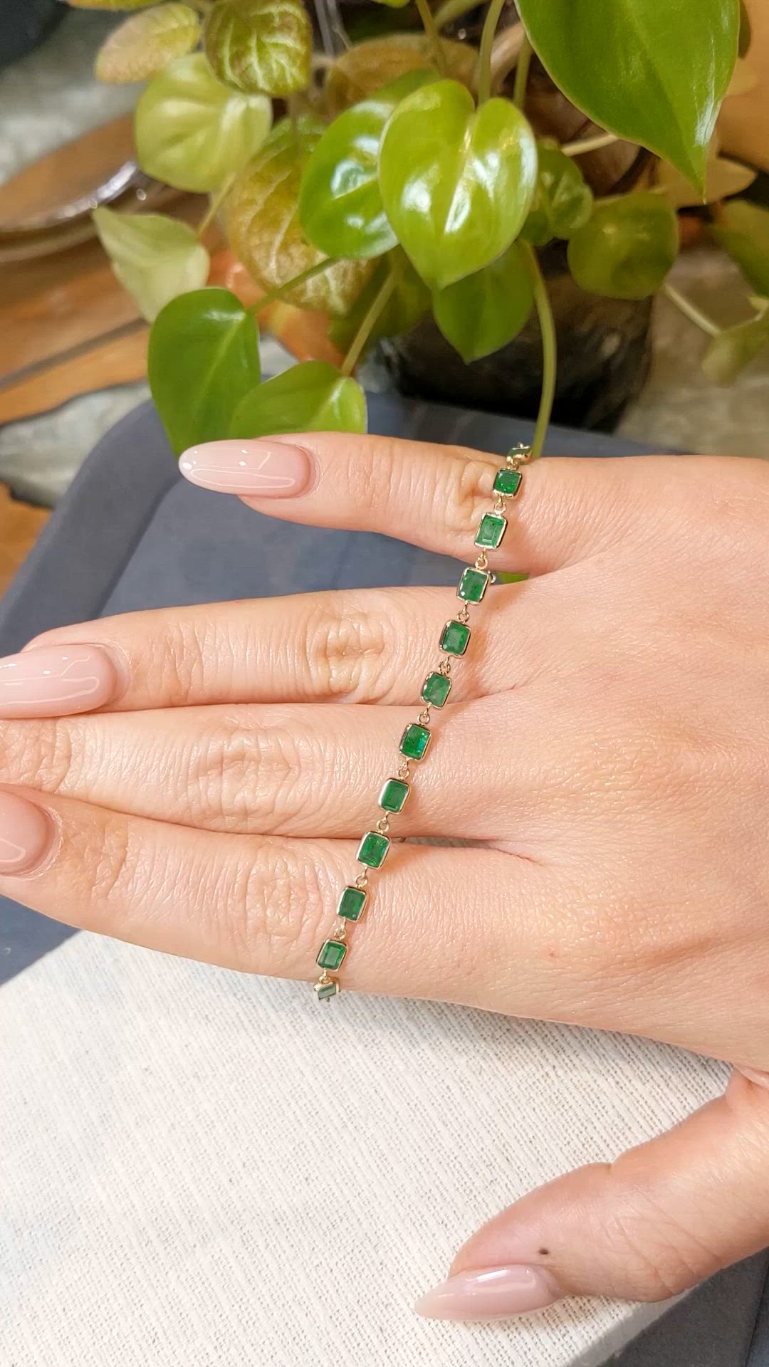 4.30 Ct.Tw.Total Carat Weight Emerald Tennis/Line Bracelet, 14K Yellow Gold Size Video