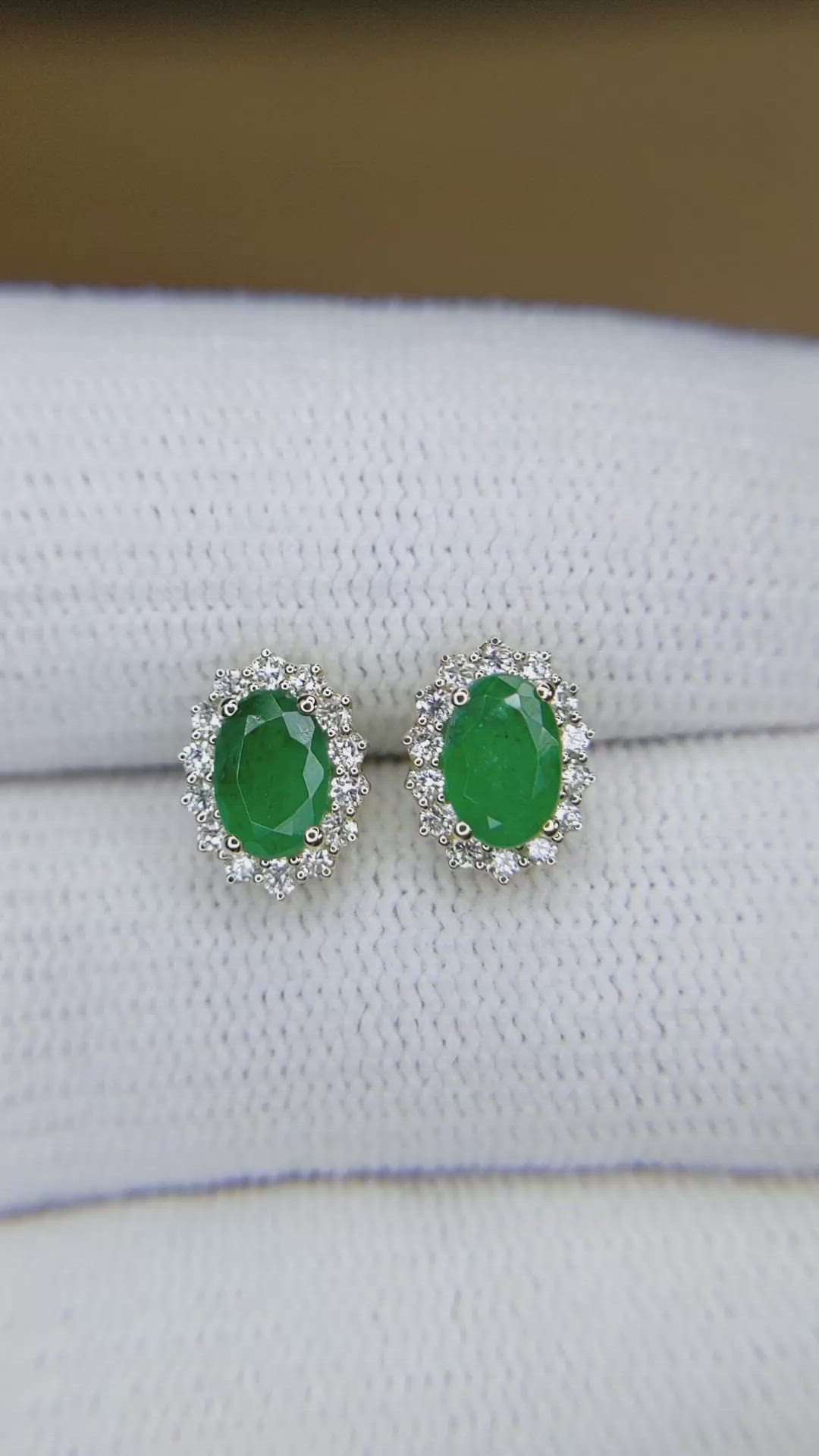 0.97&nbsp;Ct.Tw.Total Carat Weight Emerald and Natural Diamond Studs Earrings, 14K Yellow Gold Size Video