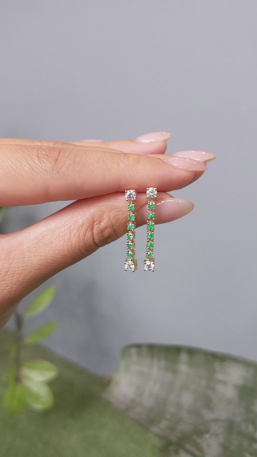 0.92 Ct.Tw.Total Carat Weight Natural Diamond and Emerald Drops Earrings, 14K Yellow Gold Size Video