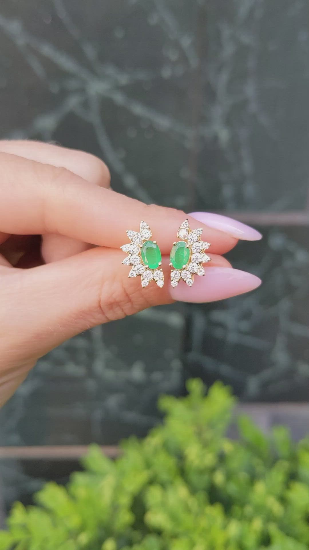 0.82&nbsp;Ct.Tw.Total Carat Weight Emerald and Natural Diamond Studs Earrings, 14K Yellow Gold Size Video