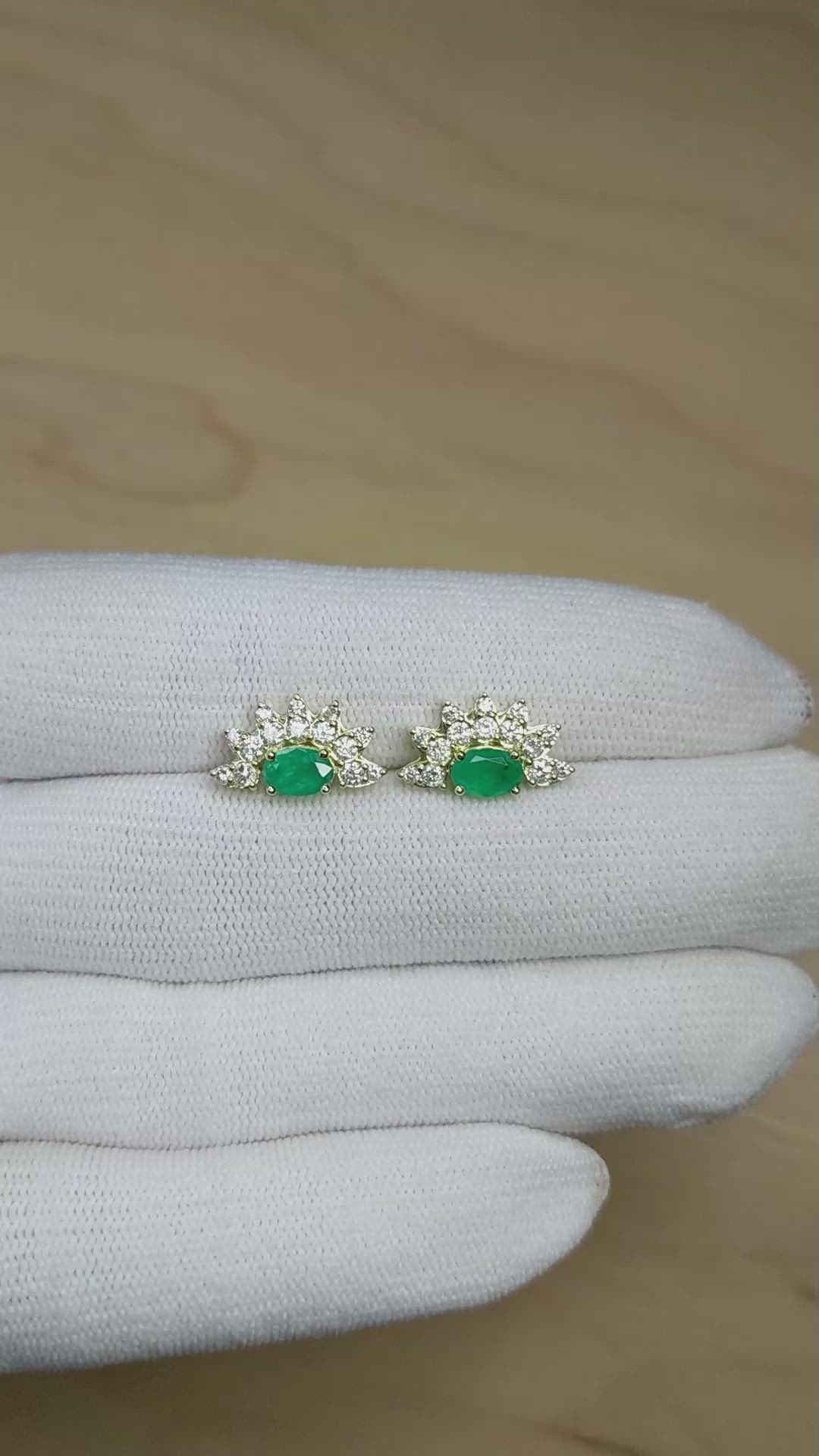 0.82&nbsp;Ct.Tw.Total Carat Weight Emerald and Natural Diamond Studs Earrings, 14K Yellow Gold Size Video