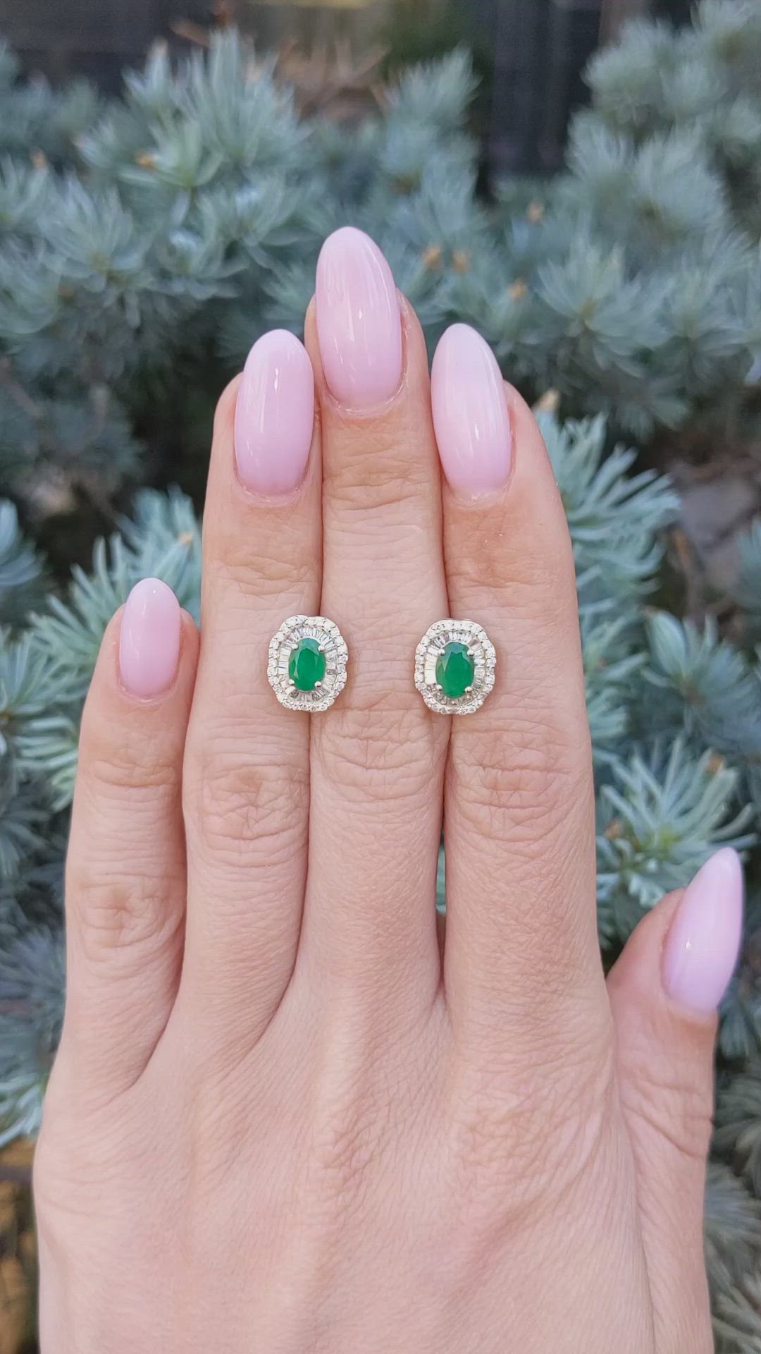 0.95&nbsp;Ct.Tw.Total Carat Weight Emerald and Natural Diamond Studs Earrings, 14K Yellow Gold Size Video