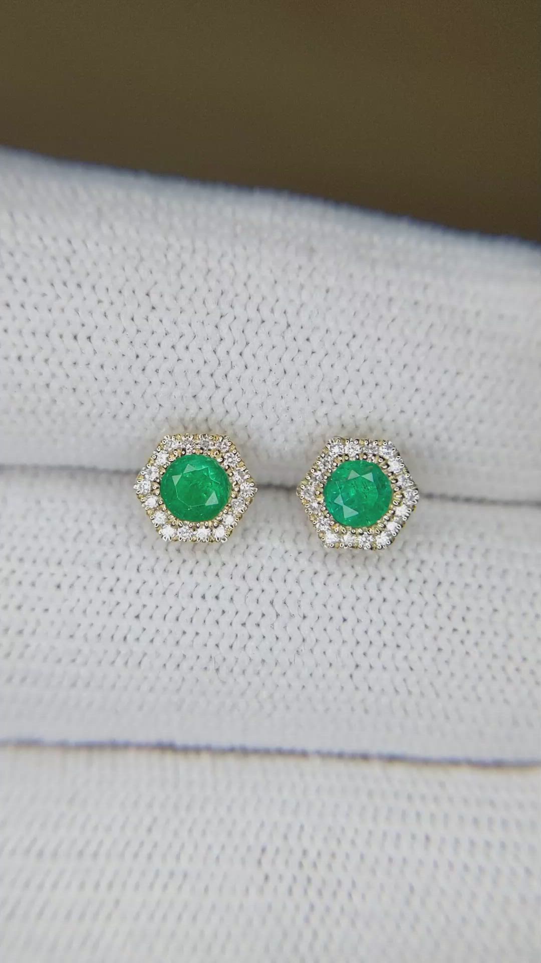 0.31&nbsp;Ct.Tw.Total Carat Weight Emerald and Natural Diamond Studs Earrings, 14K Yellow Gold Size Video