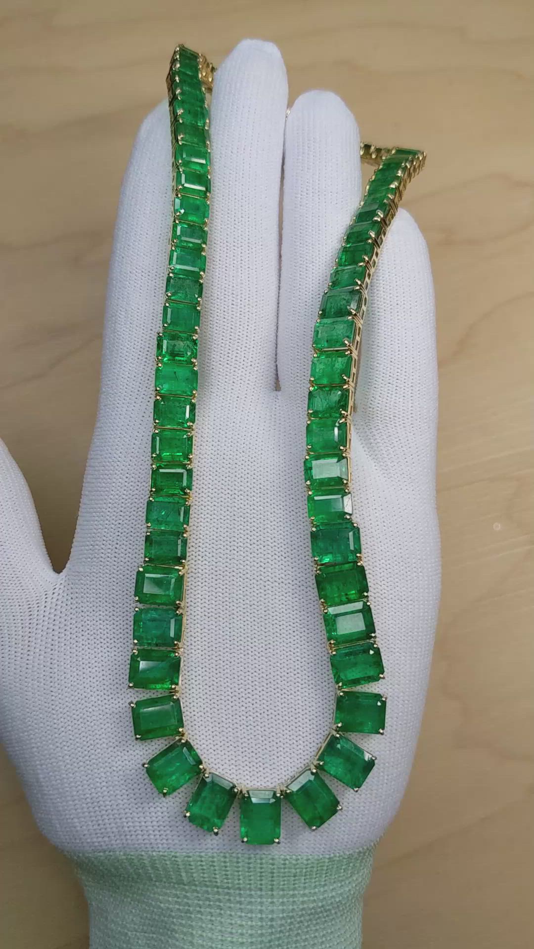 84.16&nbsp;Ct.Tw.Total Carat Weight Emerald Accent Stones Necklace, 18K Yellow Gold Size Video
