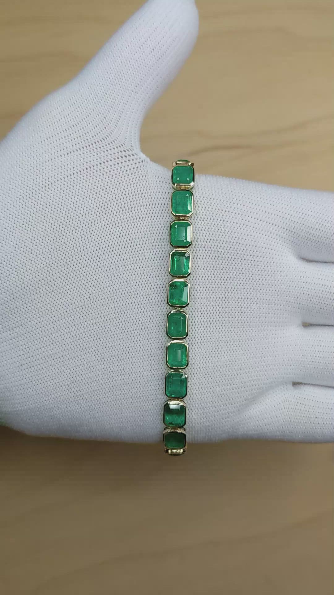 18.41 Ct.Tw.Total Carat Weight Emerald Bezel Bracelet, 14K Yellow Gold Size Video