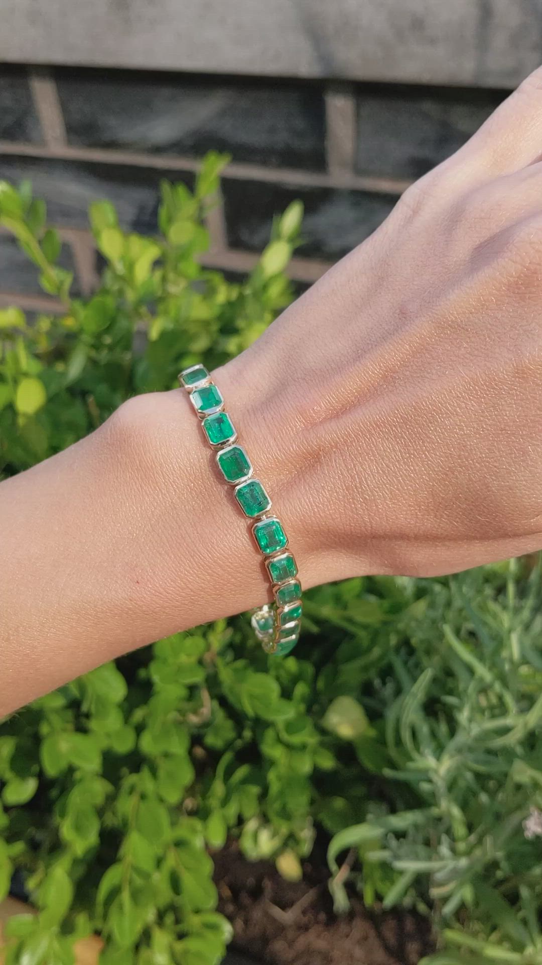 18.41 Ct.Tw.Total Carat Weight Emerald Bezel Bracelet, 14K Yellow Gold Size Video