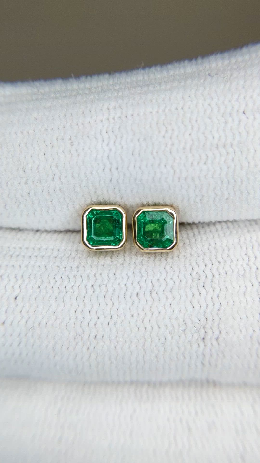 0.54&nbsp;Ct.Tw.Total Carat Weight Emerald Studs Earrings, 14K Yellow Gold Size Video