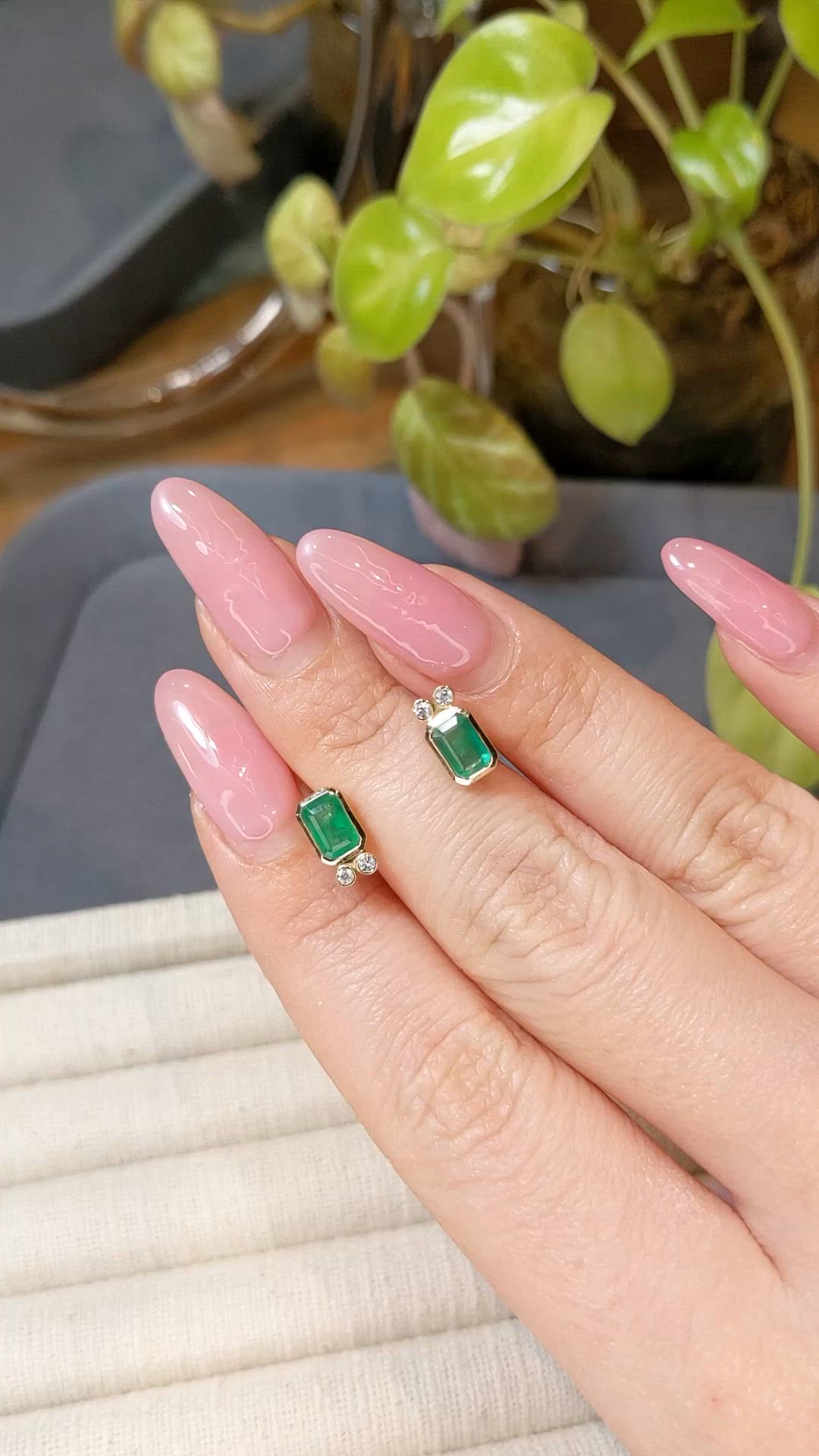 1.03&nbsp;Ct.Tw.Total Carat Weight Emerald and Natural Diamond Studs Earrings, 14K Yellow Gold Size Video