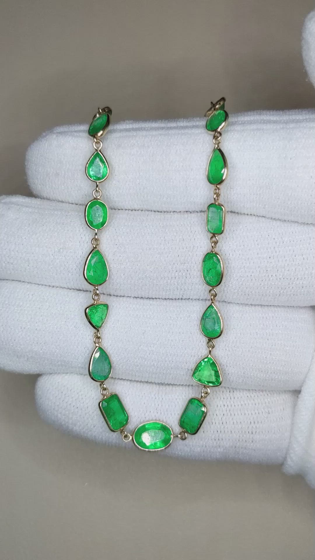 13.52 Ct. Emerald Bezel Necklace, 14K Yellow Gold Size Video