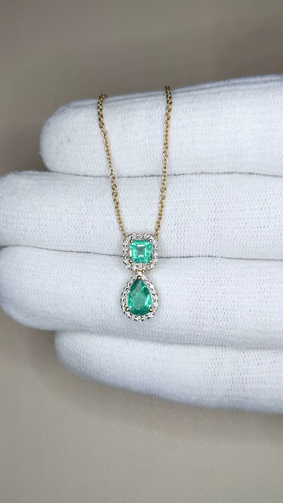 1.03&nbsp;Ct.Tw.Total Carat Weight Emerald and Natural Diamond Pave Necklace, 14K Yellow Gold Size Video