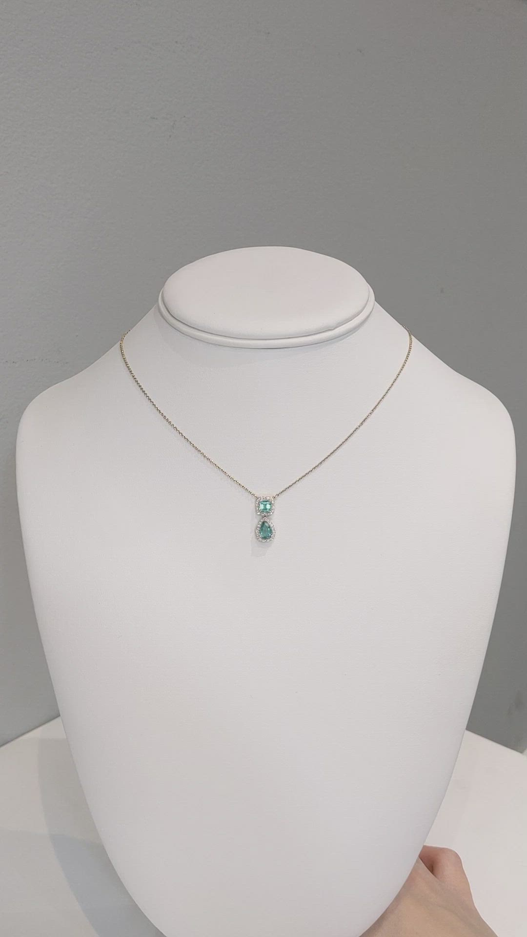 1.03&nbsp;Ct.Tw.Total Carat Weight Emerald and Natural Diamond Pave Necklace, 14K Yellow Gold Size Video