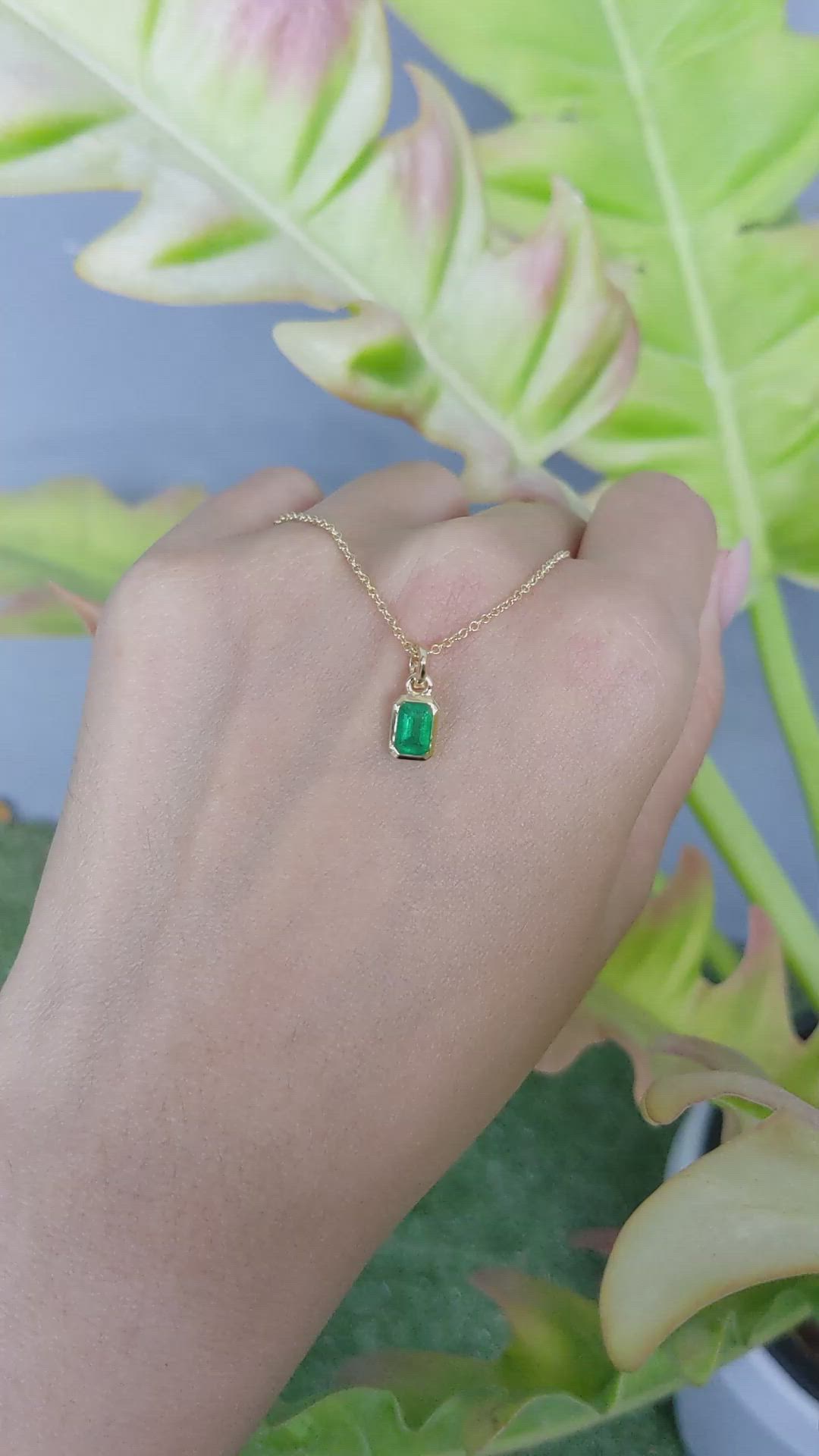 0.53 Ct. Emerald Bezel Pendant, 14K Yellow Gold Size Video