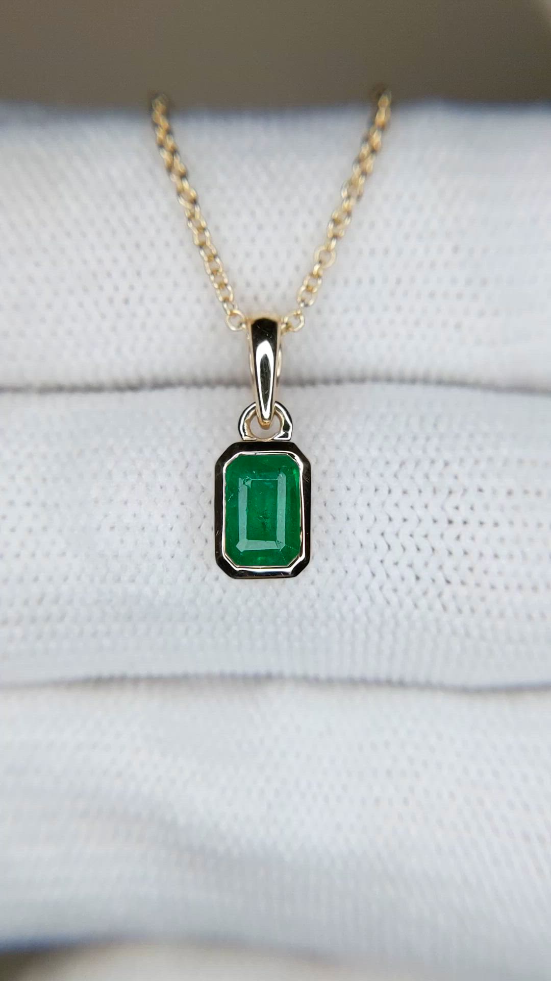 0.53 Ct. Emerald Bezel Pendant, 14K Yellow Gold Size Video