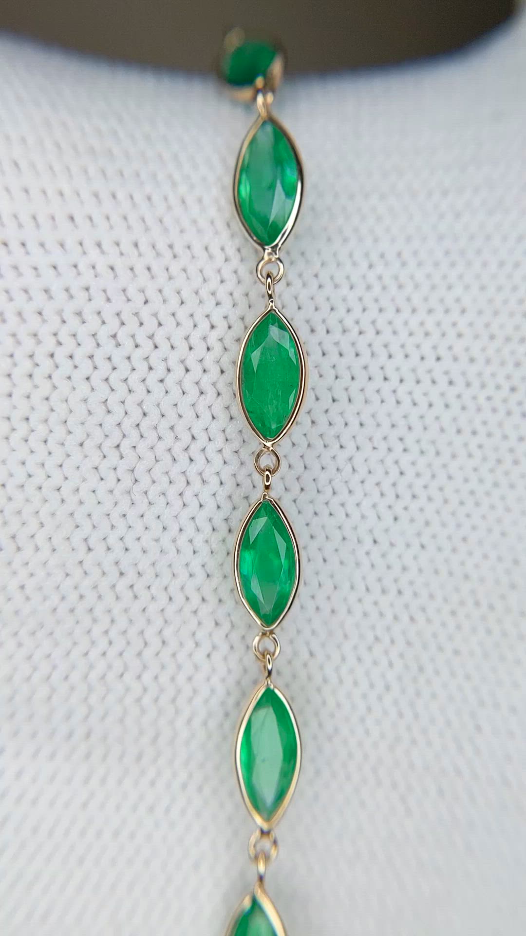 4.99 Ct.Tw.Total Carat Weight Emerald Bezel Bracelet, 18K Yellow Gold Size Video
