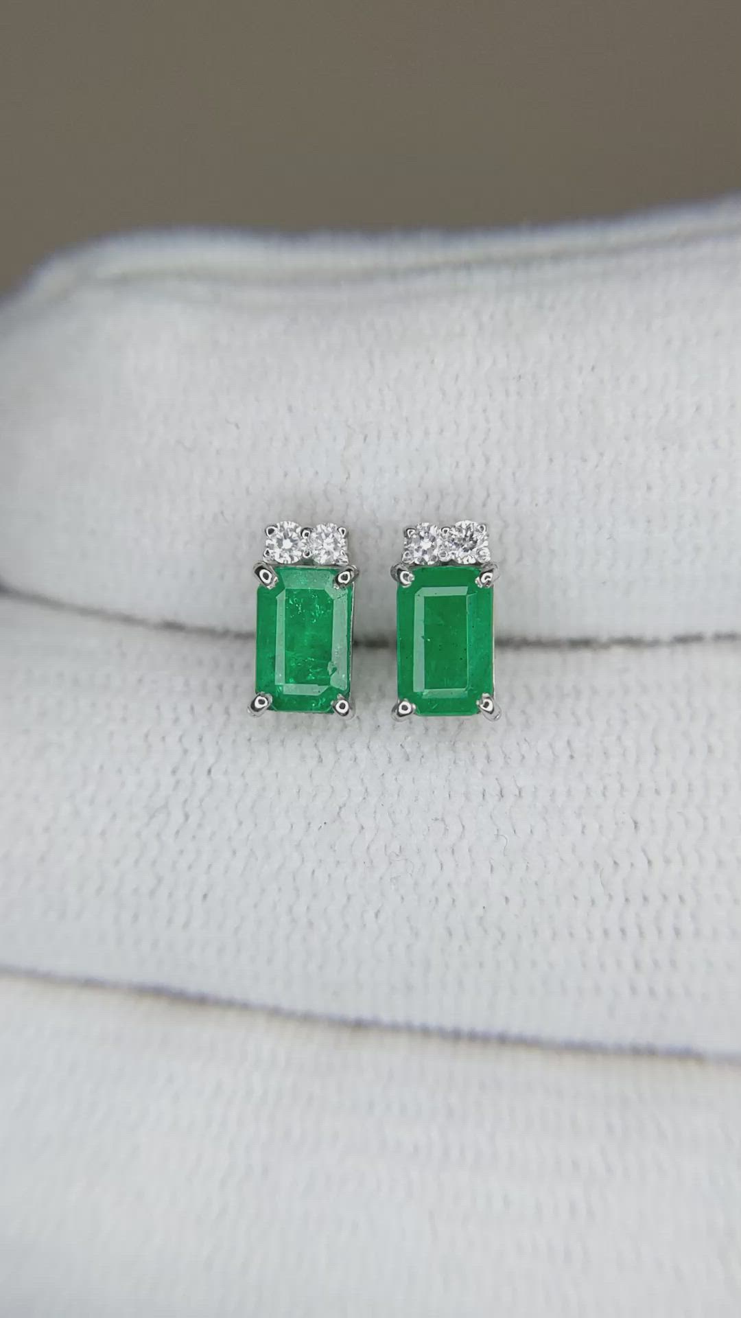 0.88&nbsp;Ct.Tw.Total Carat Weight Emerald and Natural Diamond Studs Earrings, 18K White Gold Size Video