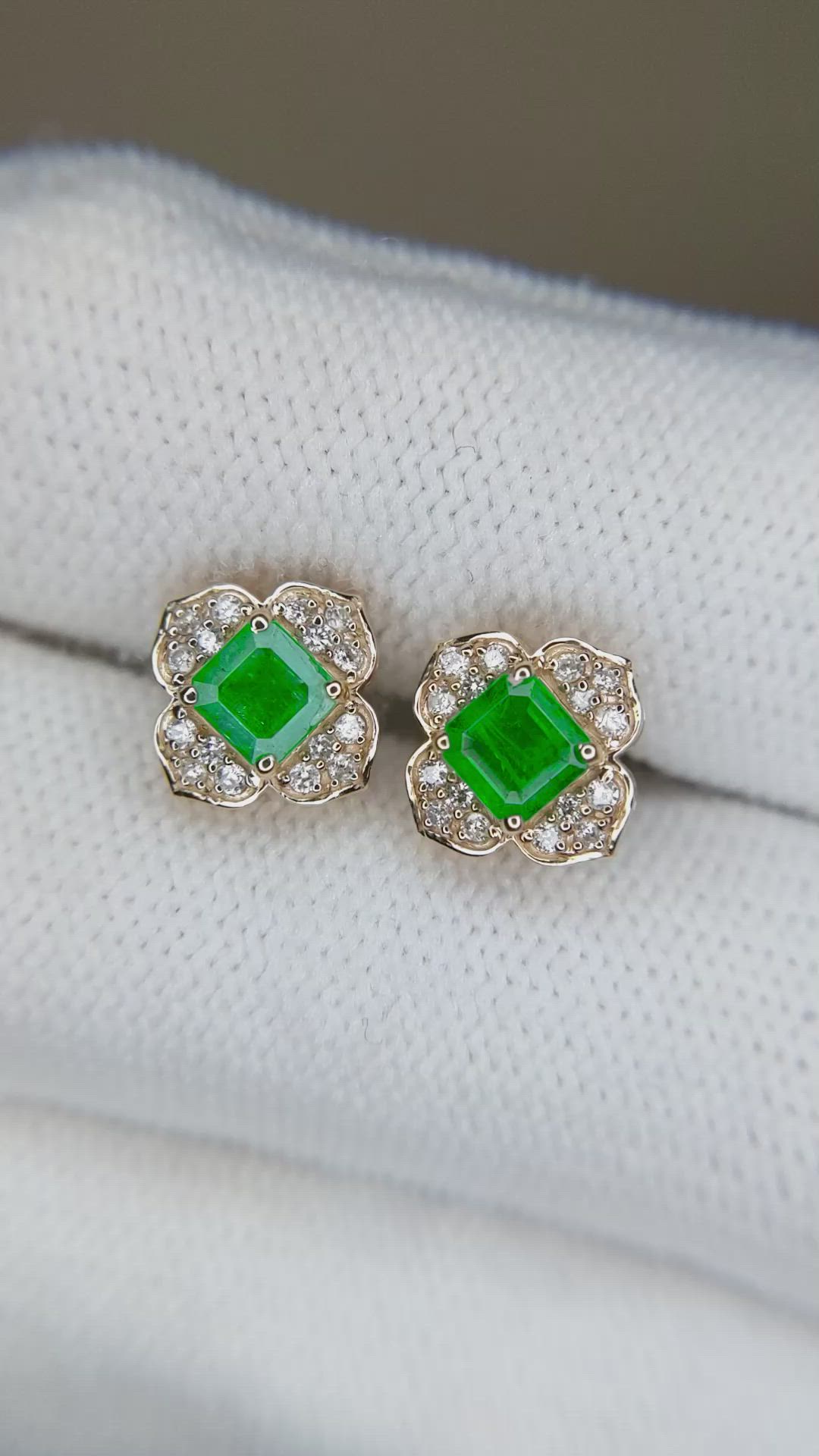 0.65&nbsp;Ct.Tw.Total Carat Weight Emerald and Natural Diamond Studs Earrings, 14K Yellow Gold Size Video