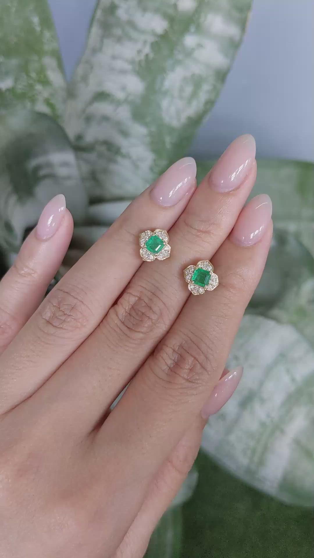 0.65&nbsp;Ct.Tw.Total Carat Weight Emerald and Natural Diamond Studs Earrings, 14K Yellow Gold Size Video