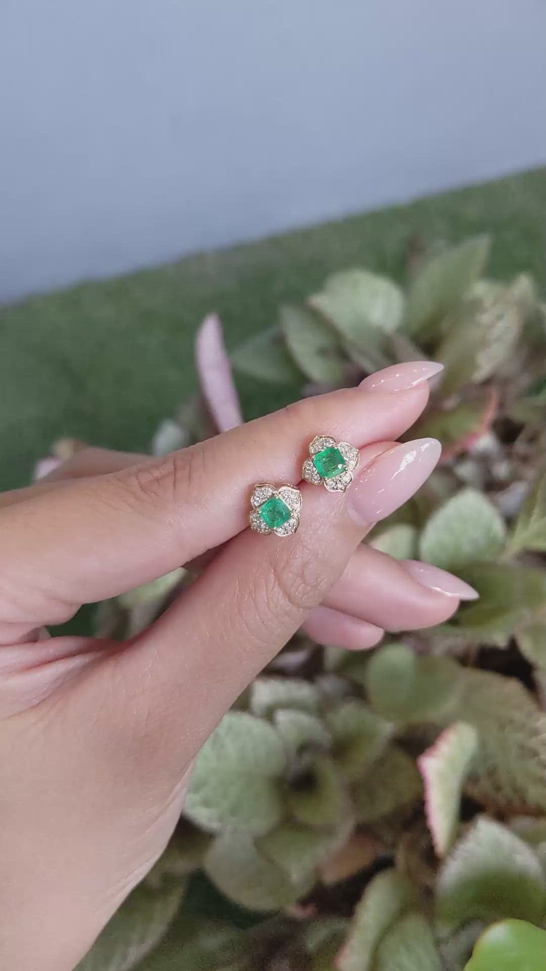 0.65&nbsp;Ct.Tw.Total Carat Weight Emerald and Natural Diamond Studs Earrings, 14K Yellow Gold Size Video