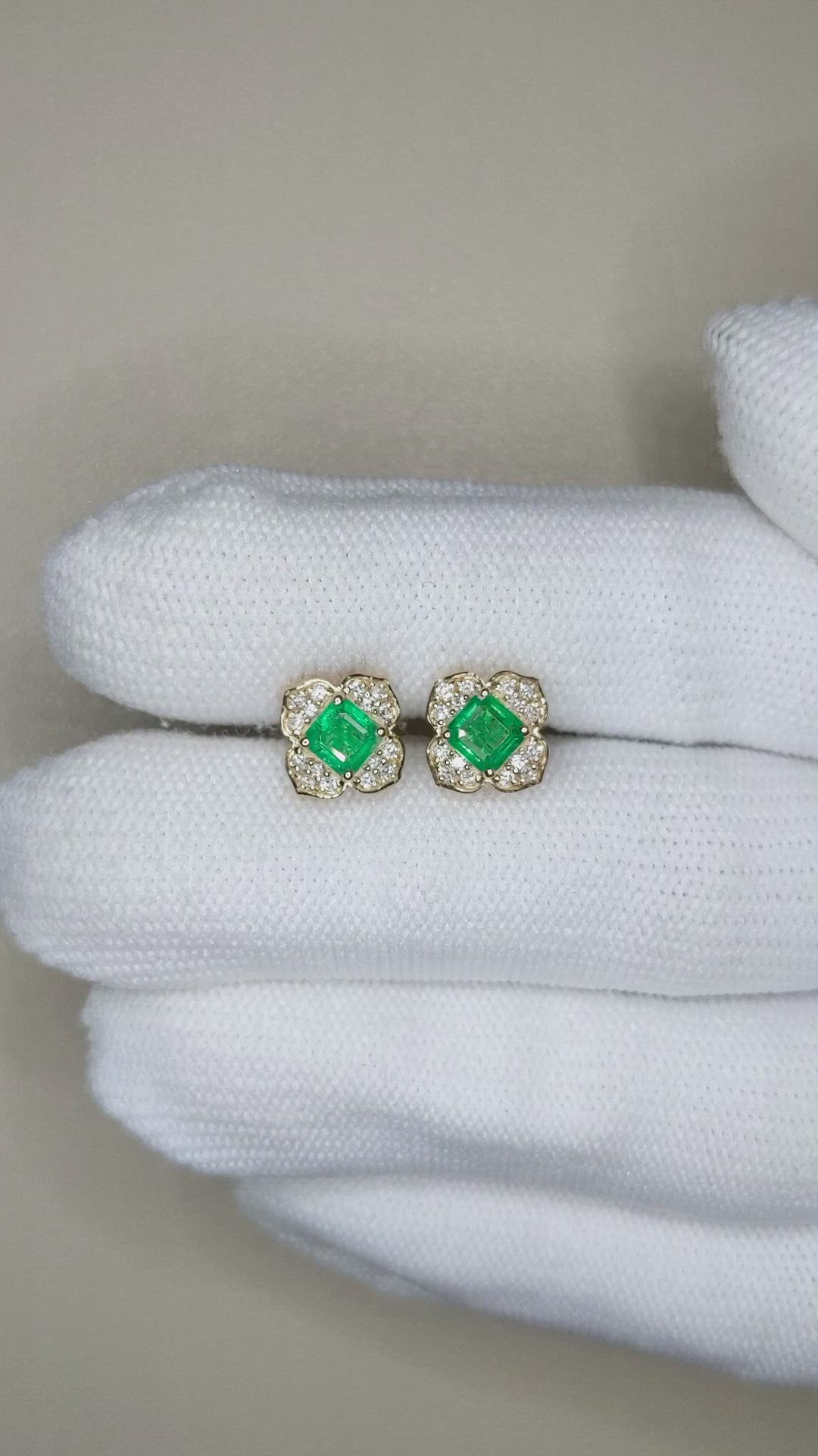 0.65&nbsp;Ct.Tw.Total Carat Weight Emerald and Natural Diamond Studs Earrings, 14K Yellow Gold Size Video