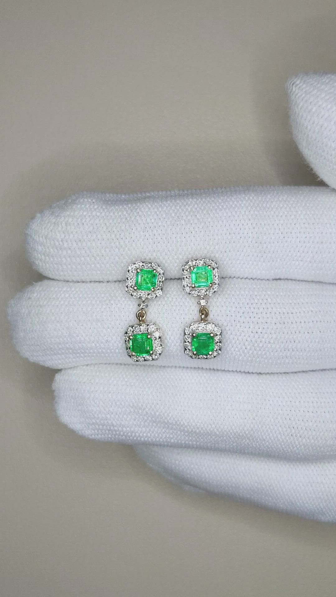 1.01&nbsp;Ct.Tw.Total Carat Weight Emerald and Natural Diamond Studs Earrings, 14K Yellow Gold Size Video