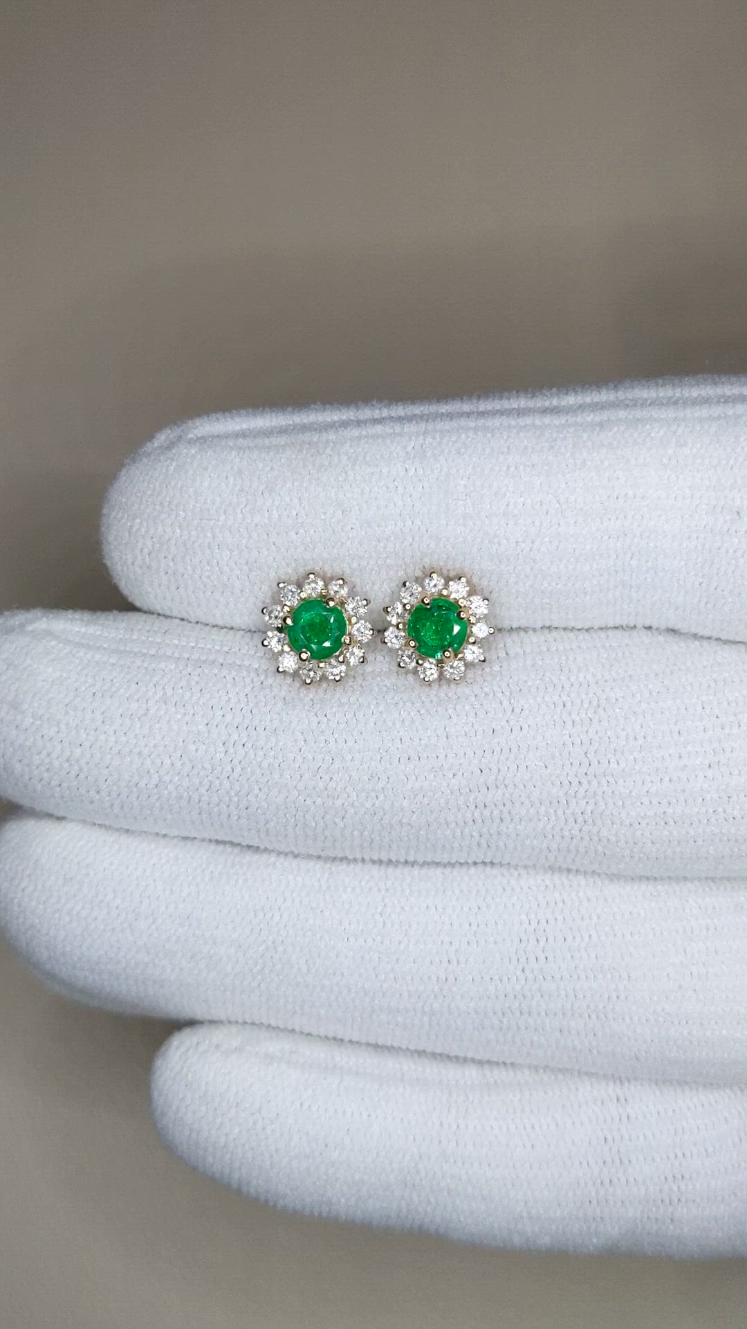 0.64&nbsp;Ct.Tw.Total Carat Weight Emerald and Natural Diamond Studs Earrings, 14K Yellow Gold Size Video