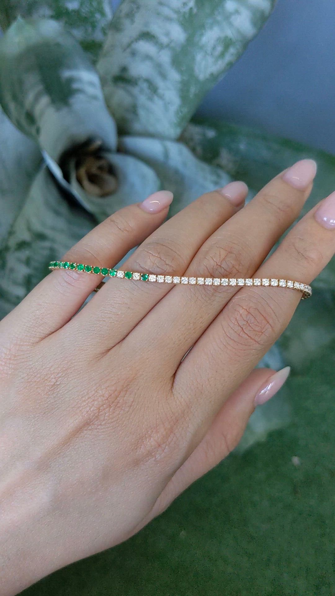 1.15&nbsp;Ct.Tw.Total Carat Weight Emerald and Natural Diamond Tennis/Line Bracelet, 14K Yellow Gold Size Video