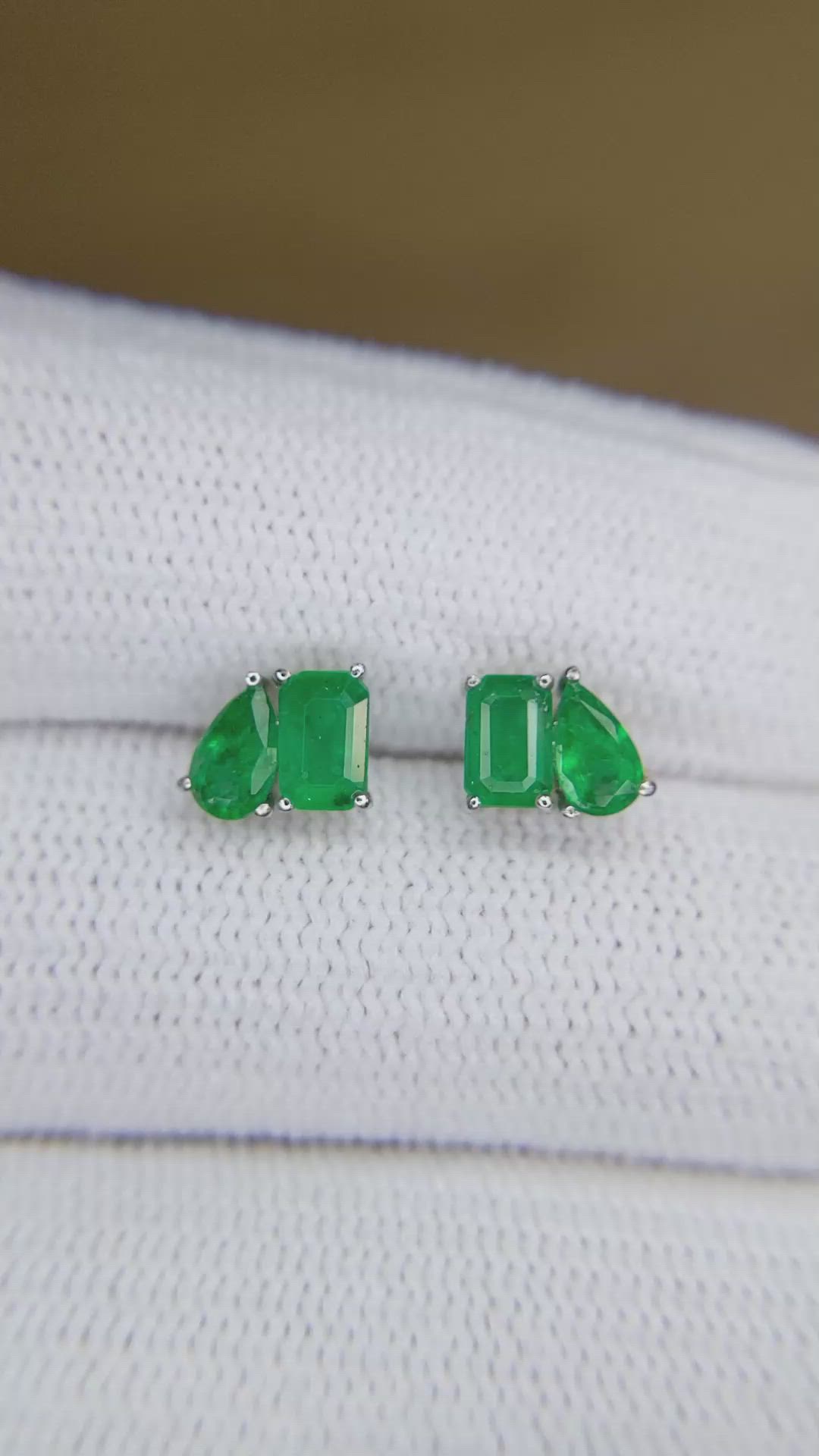 0.56&nbsp;Ct.Tw.Total Carat Weight Emerald Studs Earrings, 14K White Gold Size Video