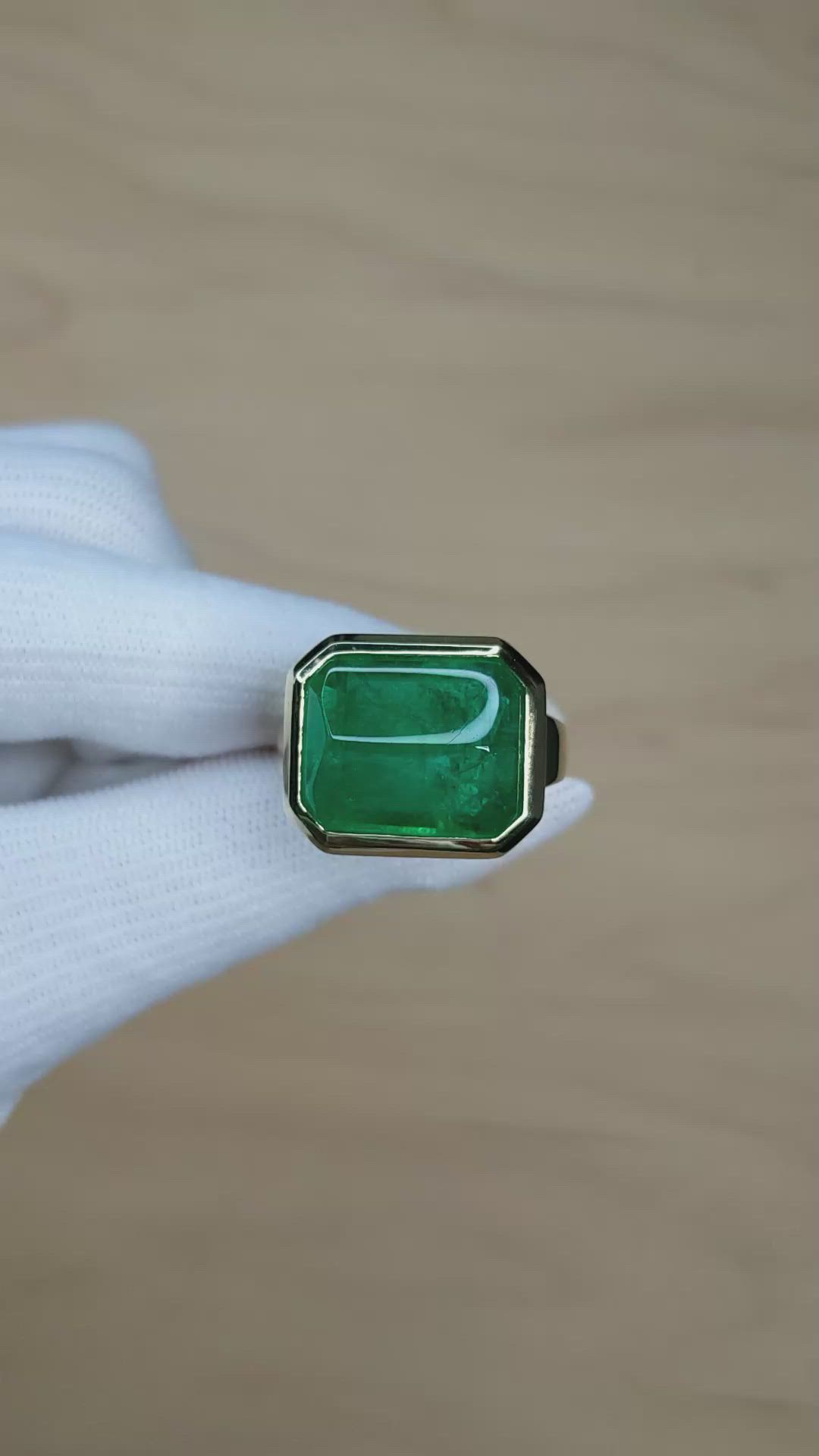 13.27 Ct. Emerald Men's Ring, 18K Yellow Gold Size Video
