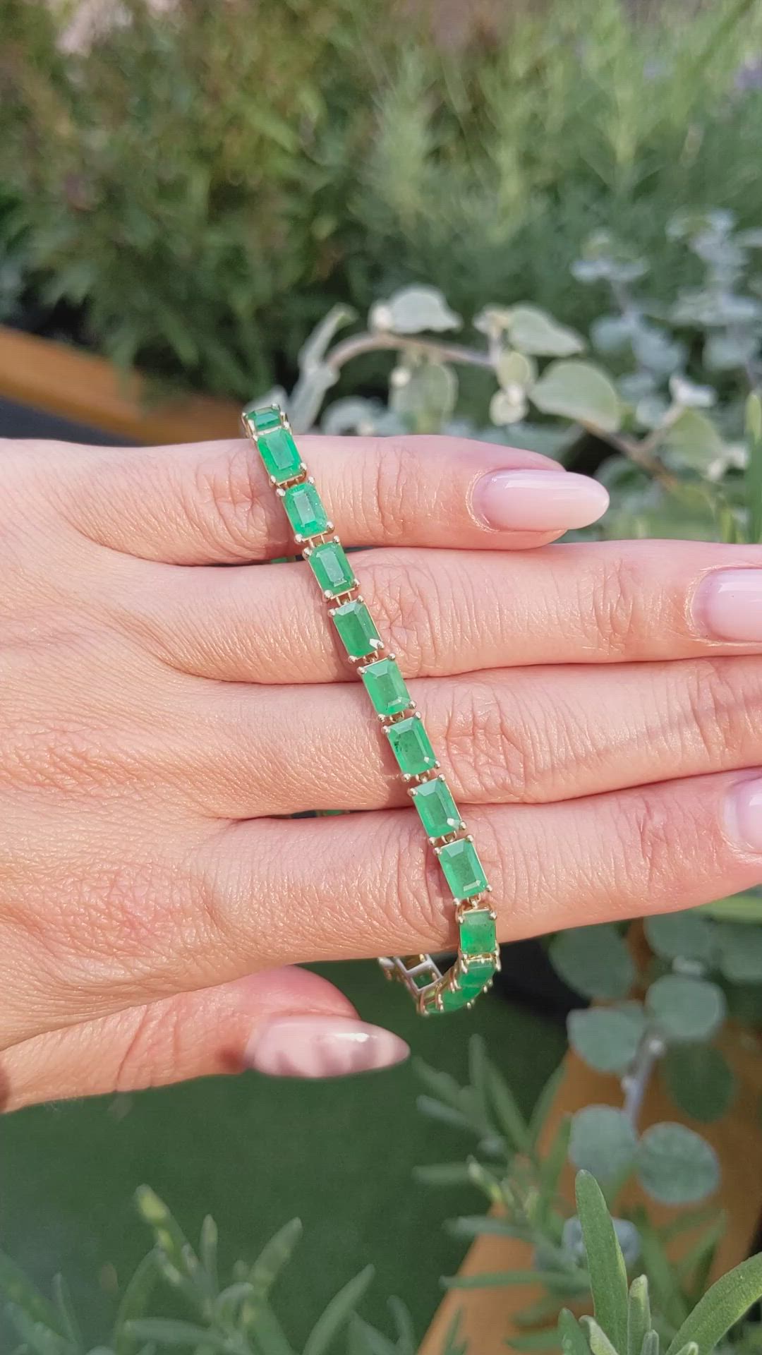 13.74 Ct.Tw.Total Carat Weight Emerald Tennis/Line Bracelet, 14K Yellow Gold Size Video