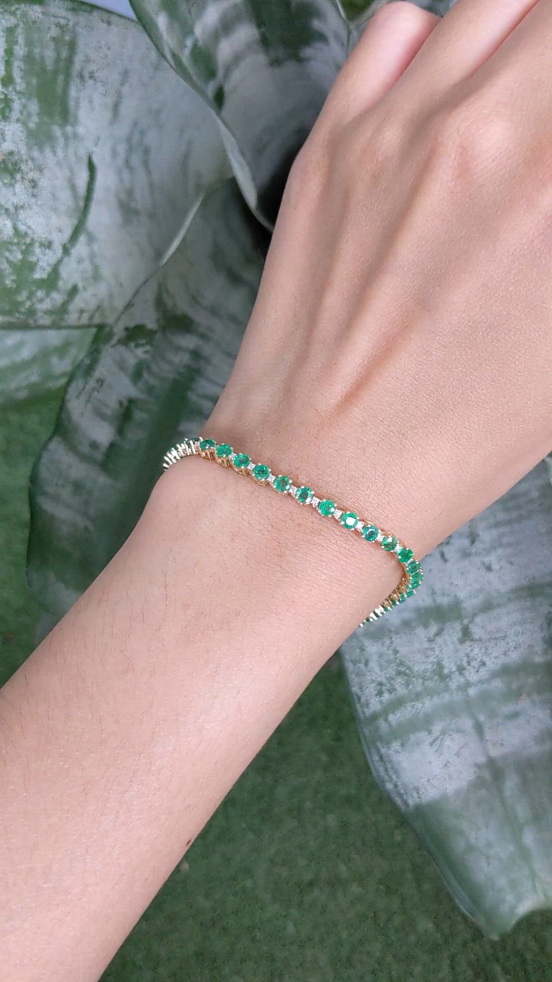 4.64&nbsp;Ct.Tw.Total Carat Weight Emerald and Natural Diamond Tennis/Line Bracelet, 14K Yellow Gold Size Video