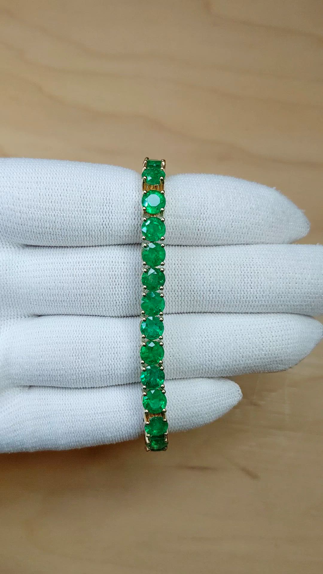 19.24&nbsp;Ct.Tw.Total Carat Weight Emerald Tennis/Line Bracelet, 14K Yellow Gold Size Video