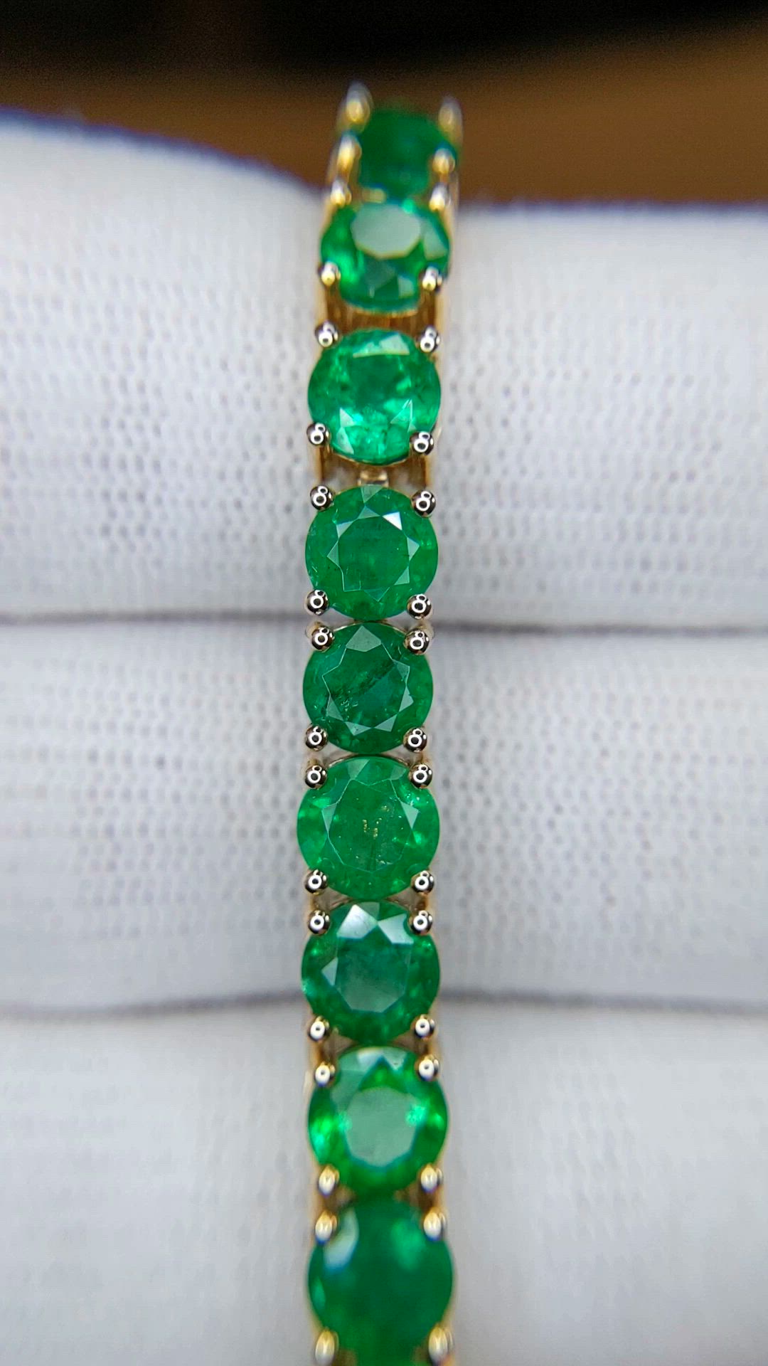 19.24&nbsp;Ct.Tw.Total Carat Weight Emerald Tennis/Line Bracelet, 14K Yellow Gold Size Video