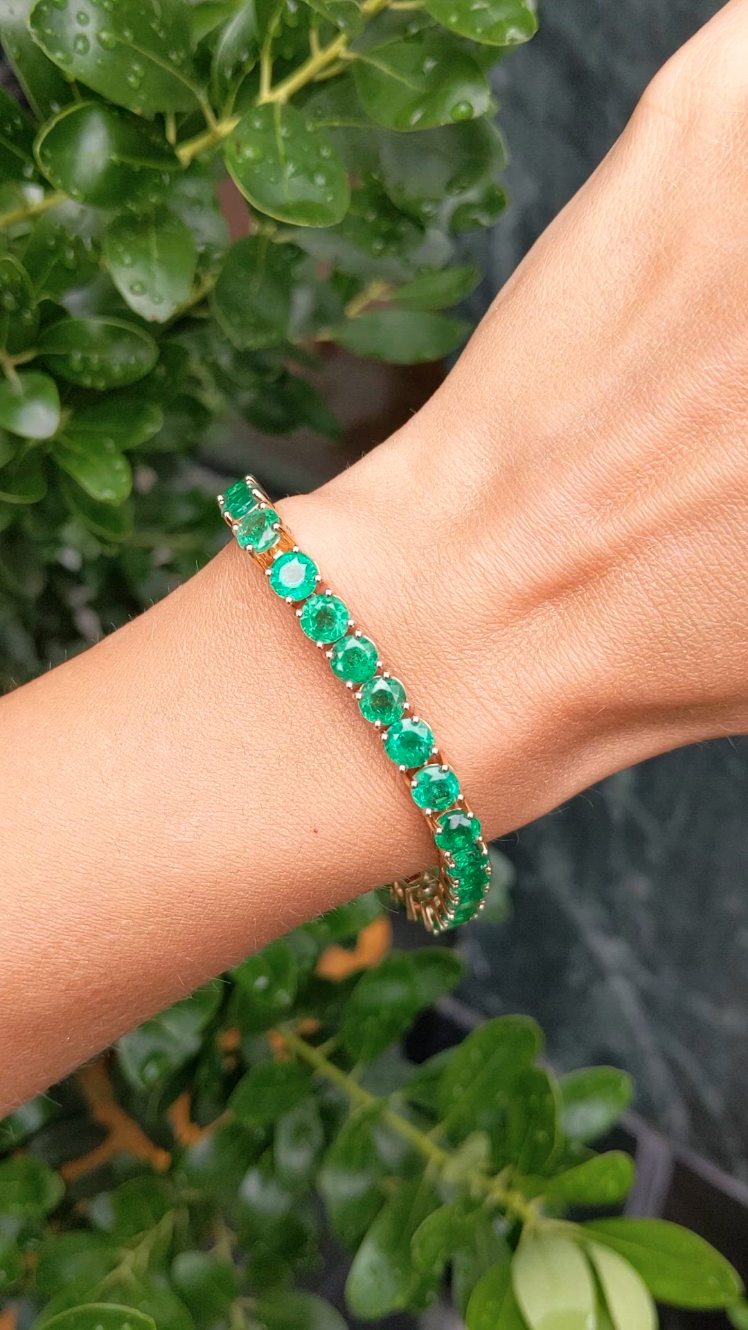 19.24&nbsp;Ct.Tw.Total Carat Weight Emerald Tennis/Line Bracelet, 14K Yellow Gold Size Video
