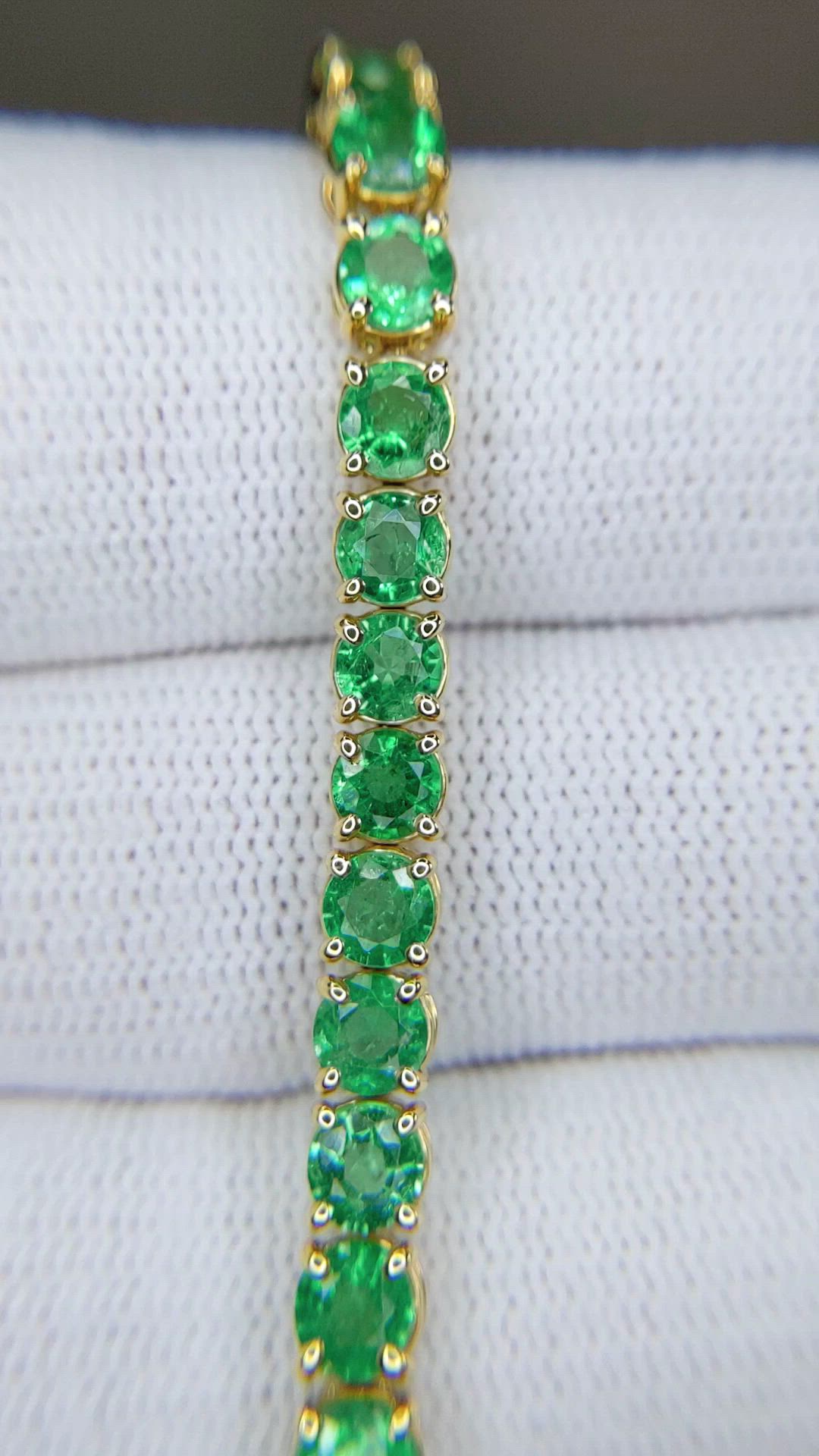 9.86&nbsp;Ct.Tw.Total Carat Weight Emerald Tennis/Line Bracelet, 18K Yellow Gold Size Video