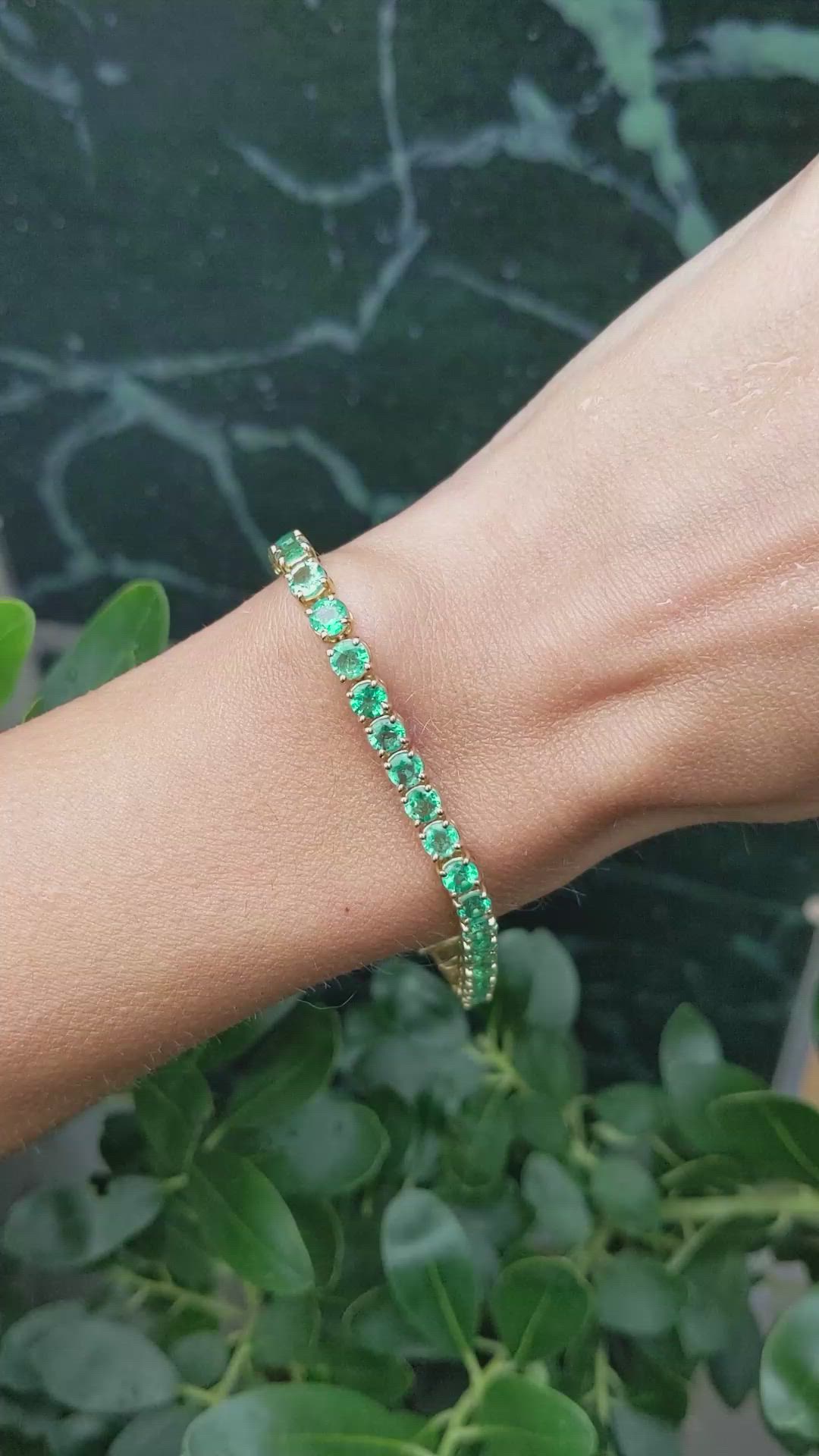 9.86&nbsp;Ct.Tw.Total Carat Weight Emerald Tennis/Line Bracelet, 18K Yellow Gold Size Video