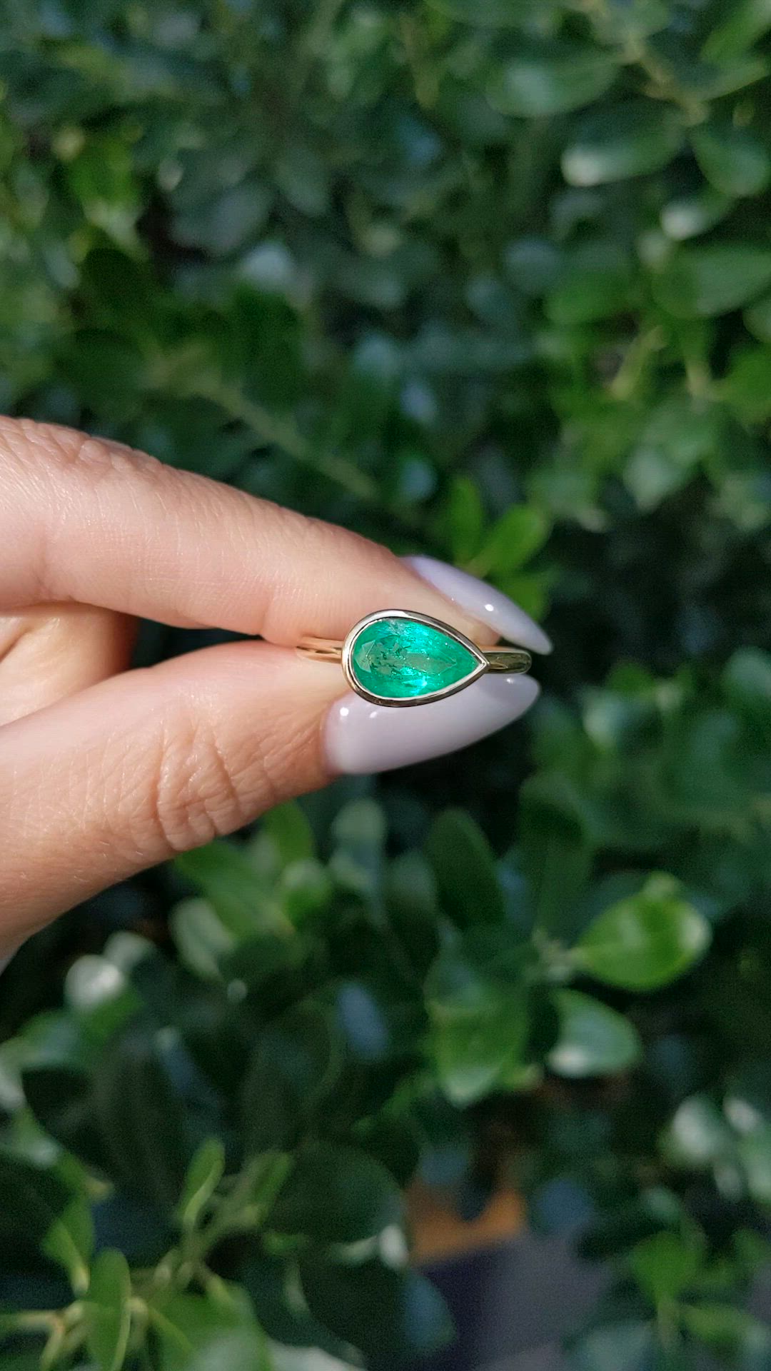 1.65 Ct. Emerald Bezel Ring, 18K Yellow Gold Size Video
