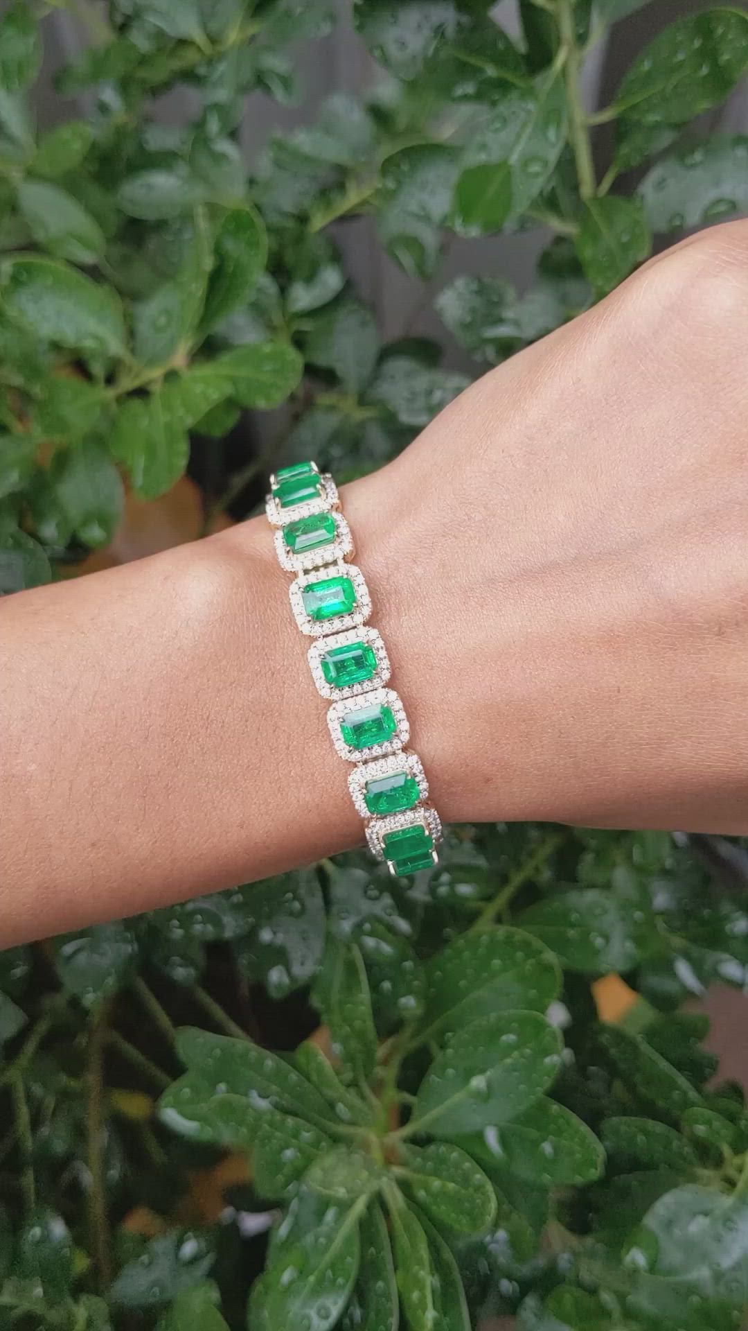 21.77&nbsp;Ct.Tw.Total Carat Weight Emerald and Natural Diamond Pave Bracelet, 14K Yellow Gold Size Video