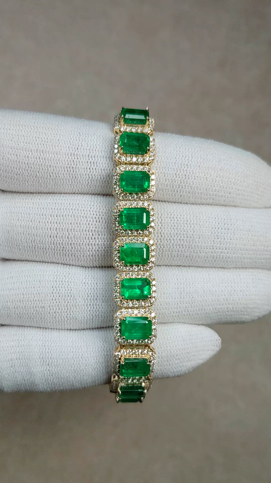 21.77&nbsp;Ct.Tw.Total Carat Weight Emerald and Natural Diamond Pave Bracelet, 14K Yellow Gold Size Video