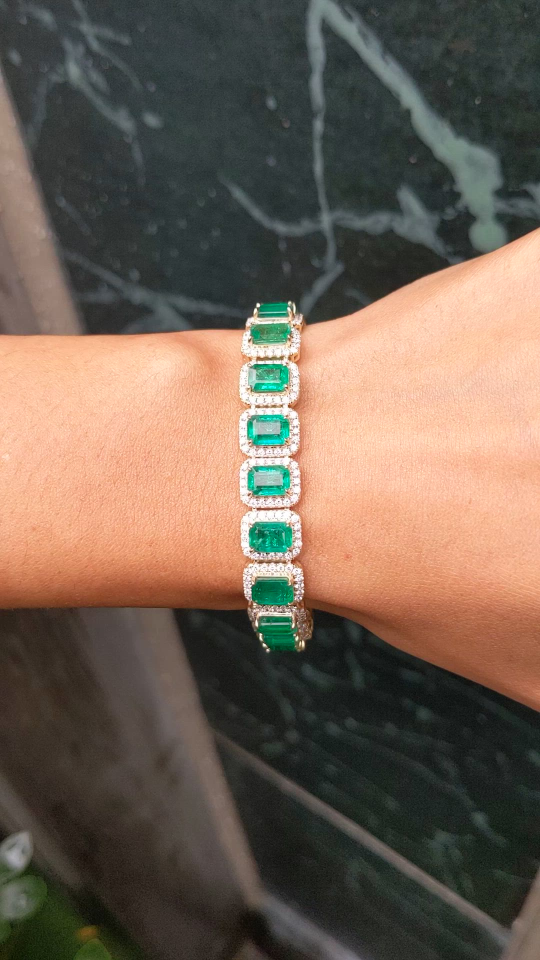 21.77&nbsp;Ct.Tw.Total Carat Weight Emerald and Natural Diamond Pave Bracelet, 14K Yellow Gold Size Video