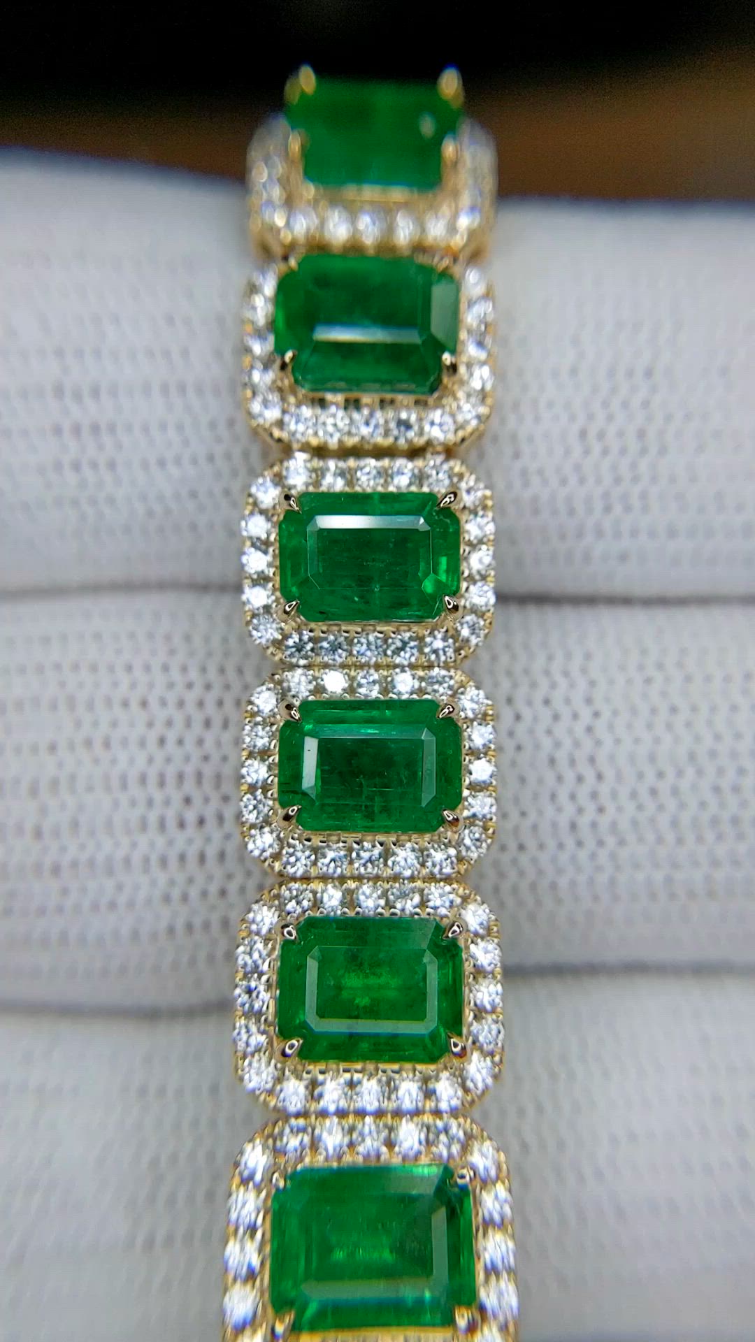 21.77&nbsp;Ct.Tw.Total Carat Weight Emerald and Natural Diamond Pave Bracelet, 14K Yellow Gold Size Video
