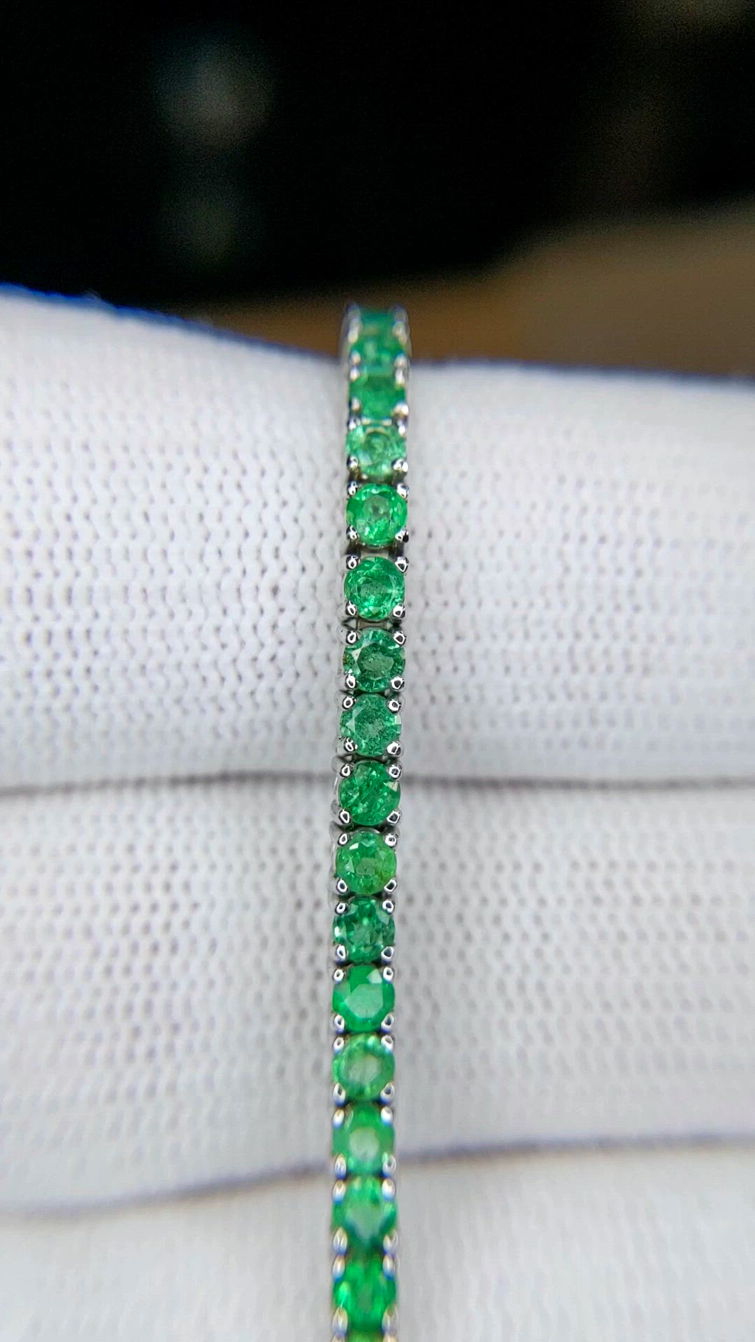3.50&nbsp;Ct.Tw.Total Carat Weight Emerald Tennis/Line Bracelet, 14K White Gold Size Video