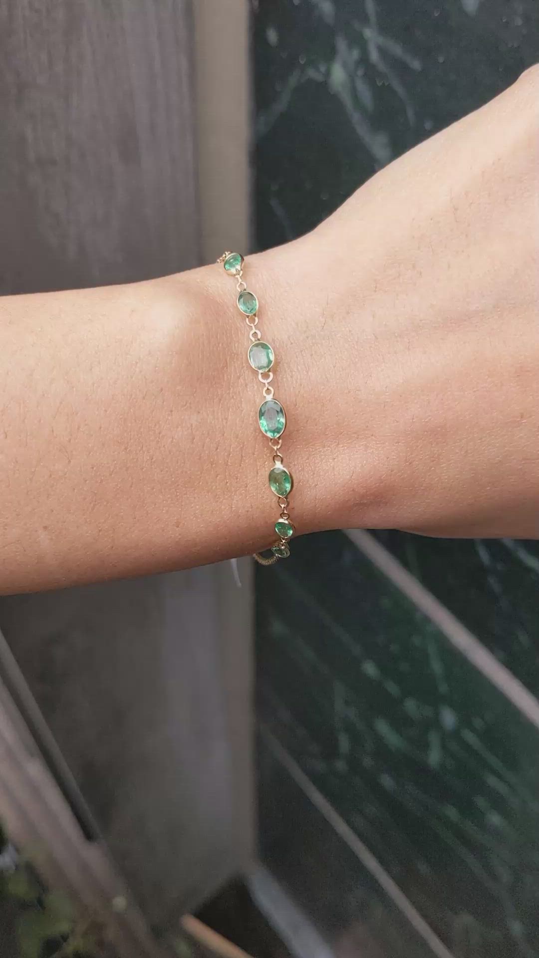 1.70 Ct.Tw.Total Carat Weight Emerald Bezel Bracelet, 18K Yellow Gold Size Video