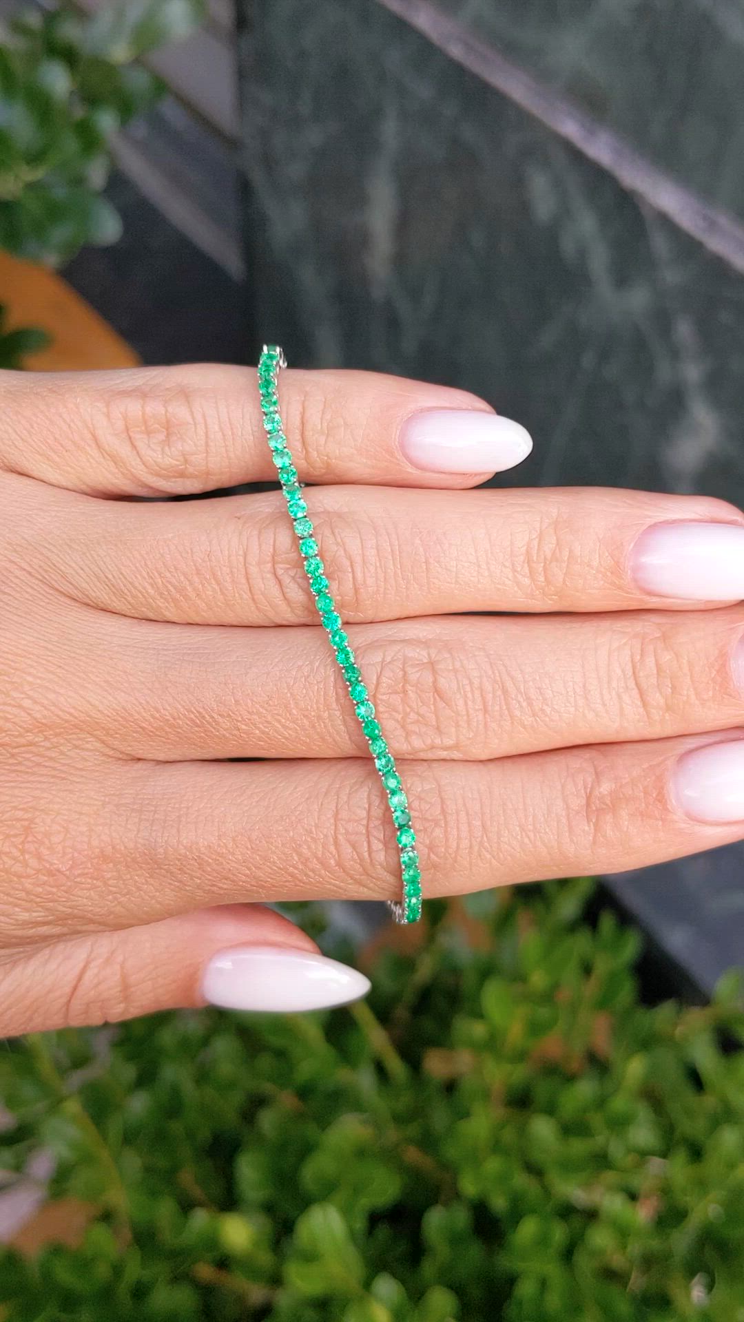1.45&nbsp;Ct.Tw.Total Carat Weight Emerald Tennis/Line Bracelet, 14K White Gold Size Video