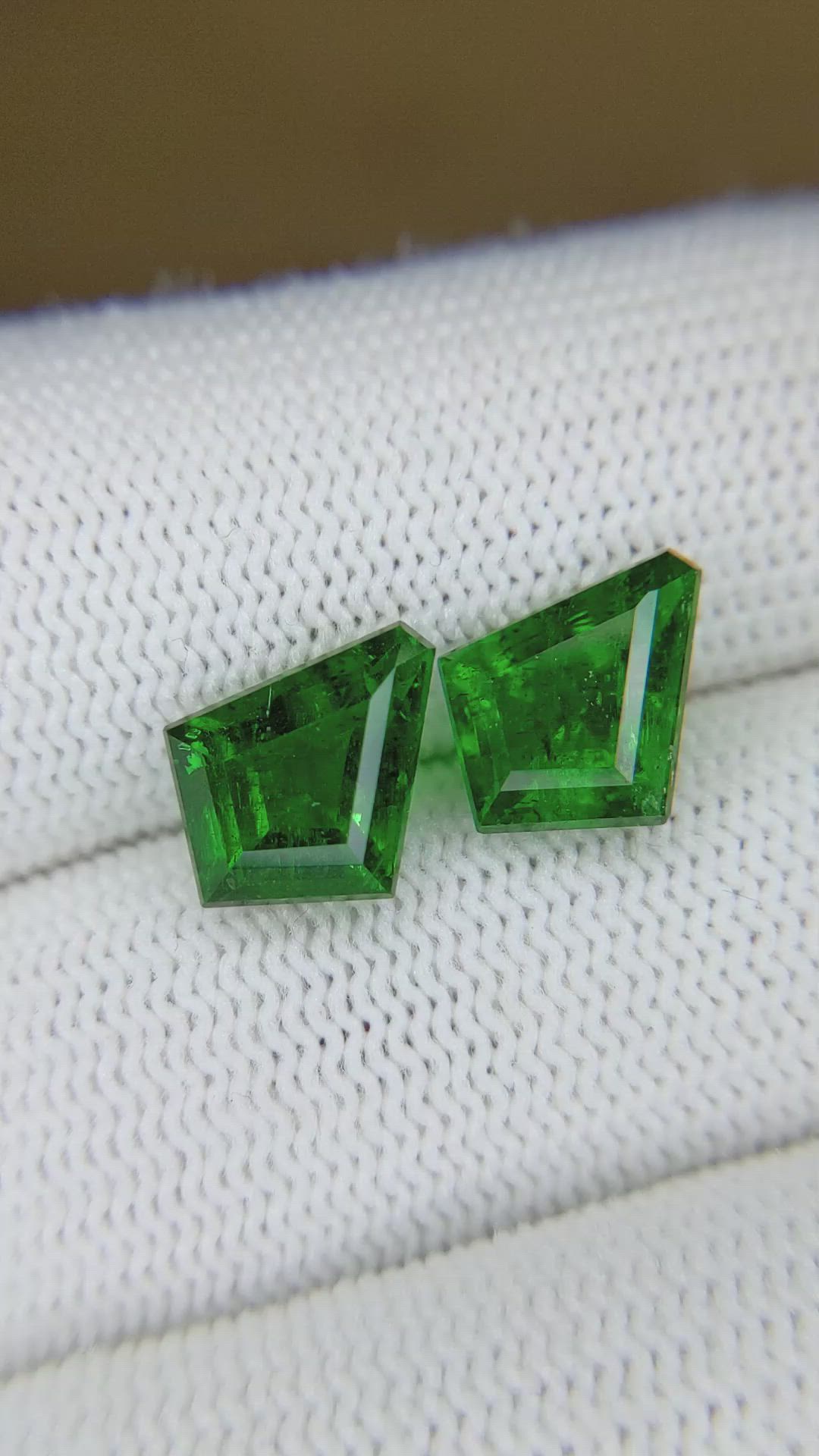 6.12&nbsp;Ct.Tw.Total Carat Weight Emerald Pair from Zambia Size Video