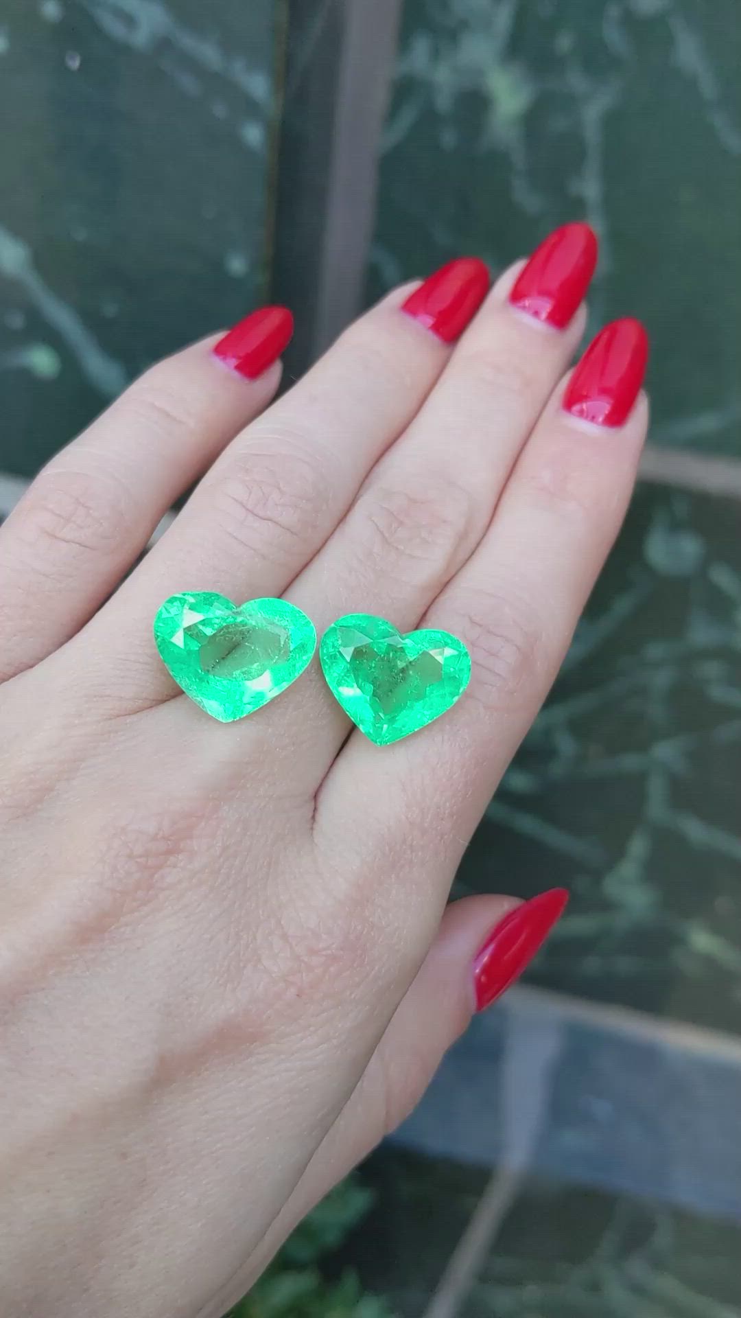 19.16&nbsp;Ct.Tw.Total Carat Weight Emerald Pair from Colombia Size Video