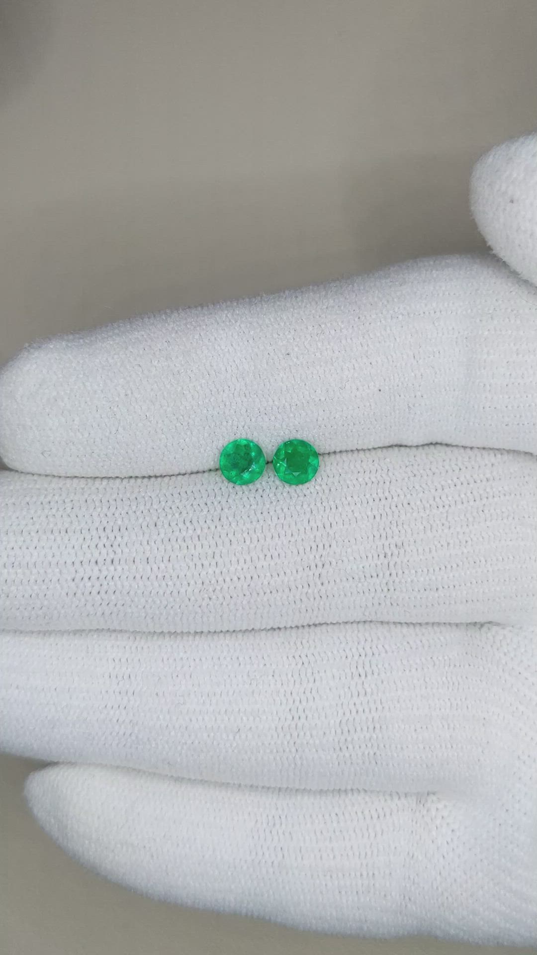 0.50 Ct.Tw.Total Carat Weight Emerald Pair from Colombia Size Video