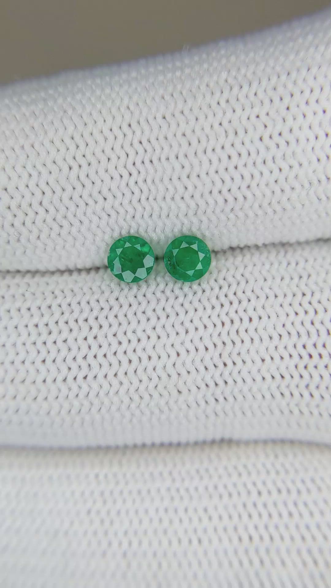 0.50 Ct.Tw.Total Carat Weight Emerald Pair from Colombia Size Video