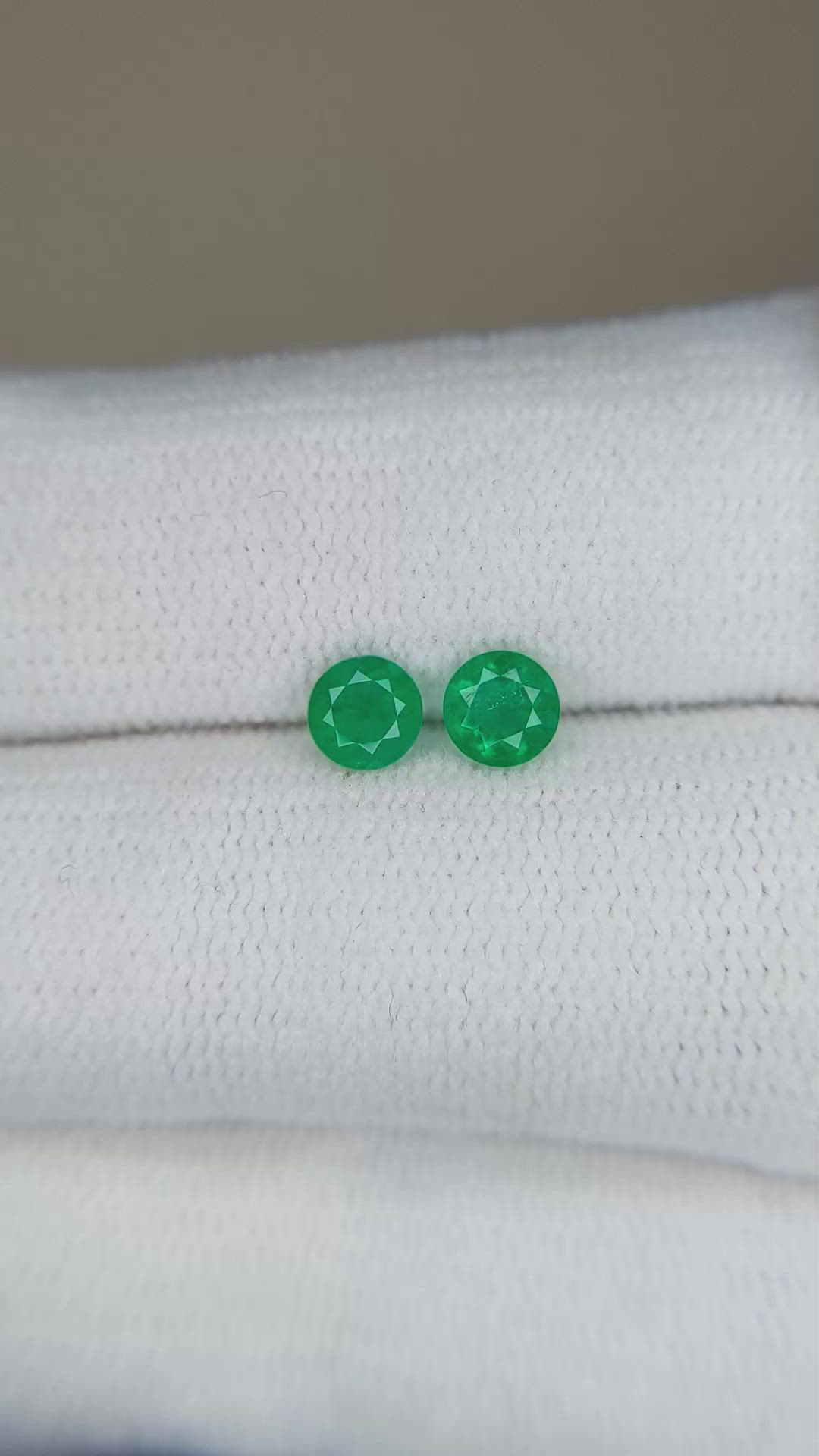 0.51 Ct.Tw.Total Carat Weight Emerald Pair from Colombia Size Video