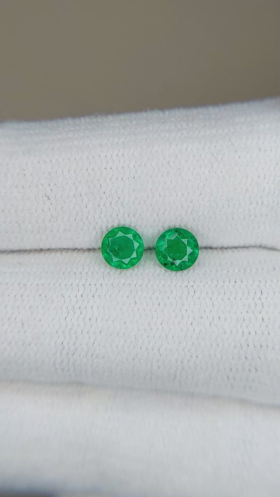 0.55 Ct.Tw.Total Carat Weight Emerald Pair from Colombia Size Video